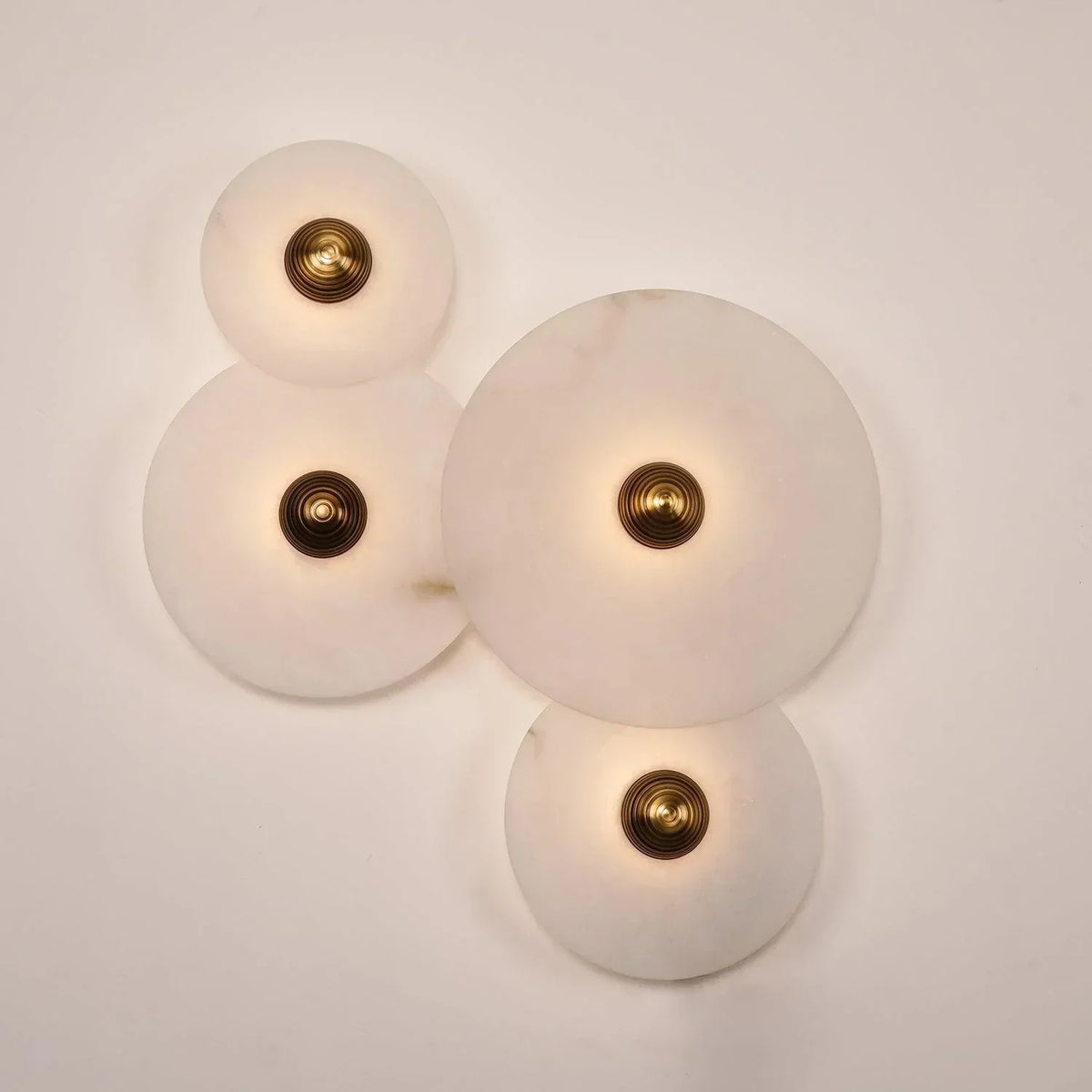 Slanke moderne minimalistische wandlamp van albast