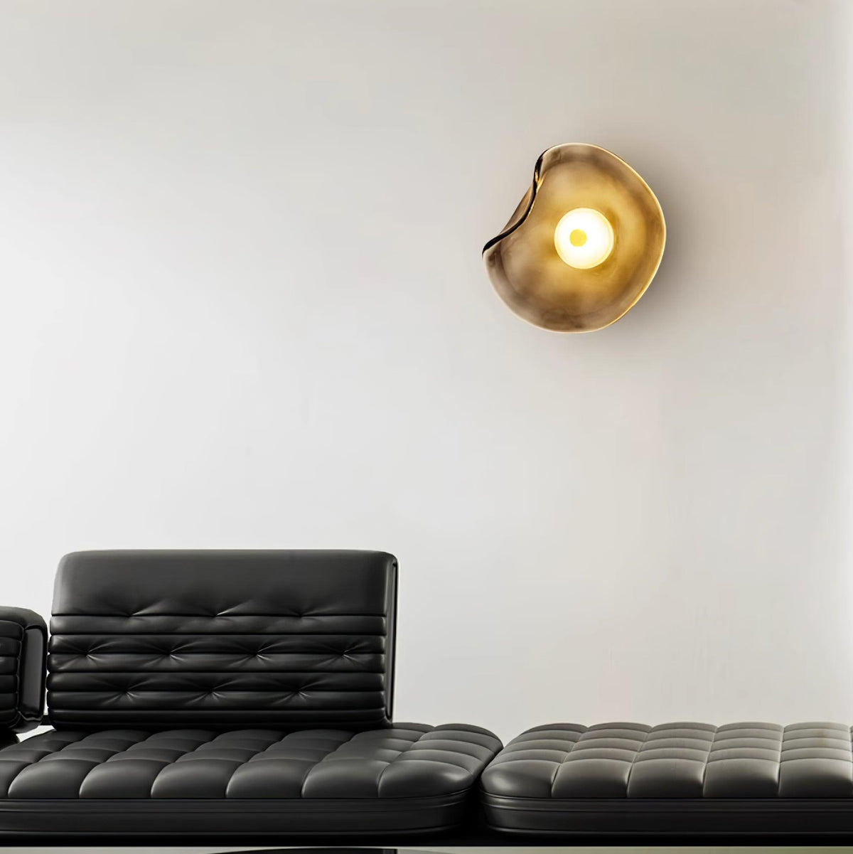 Kira wandlamp met amberkleurig glas