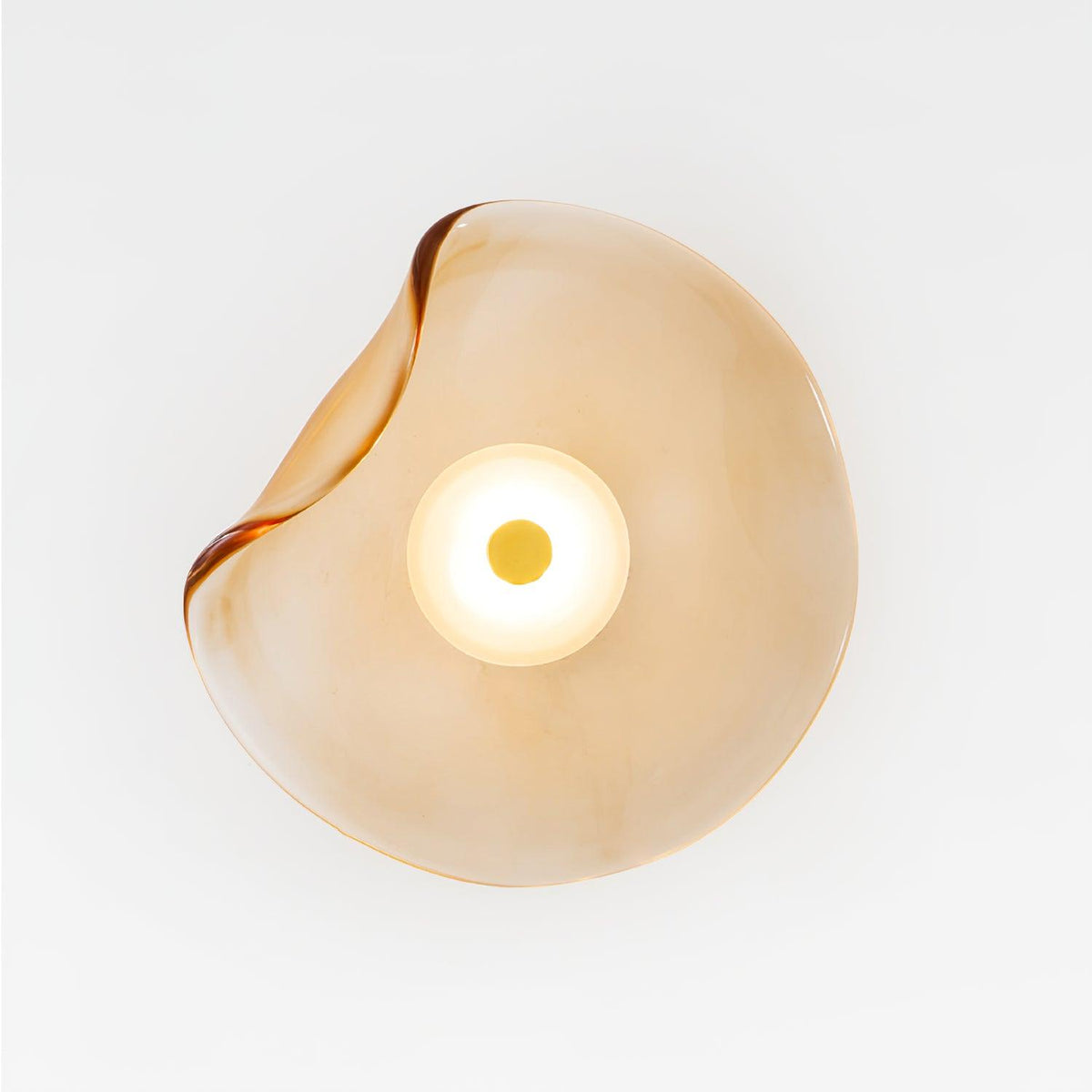 Kira wandlamp met amberkleurig glas