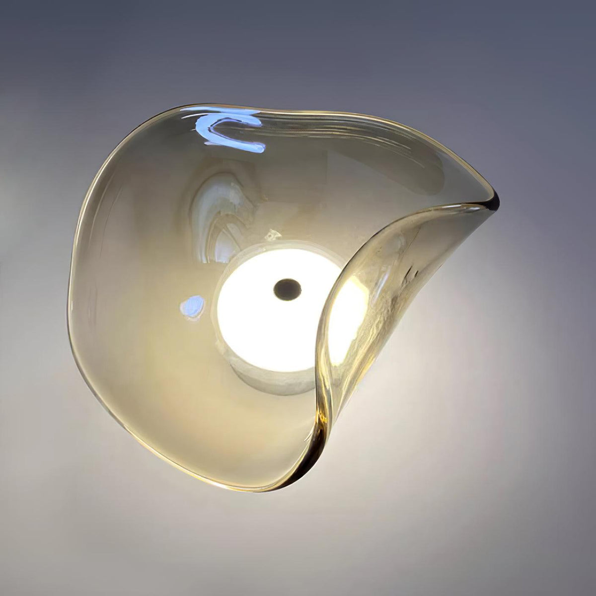 Kira wandlamp met amberkleurig glas