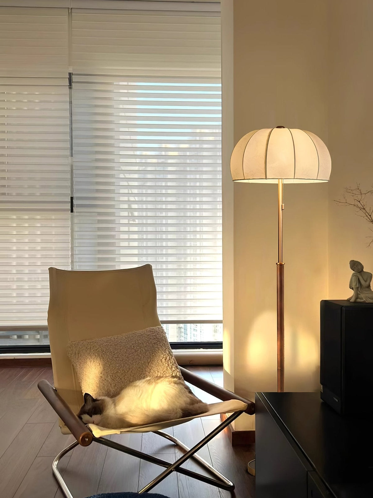 Cularo vloerlamp van stof en hout