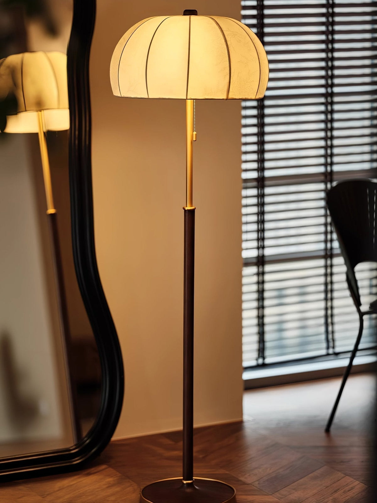 Cularo vloerlamp van stof en hout