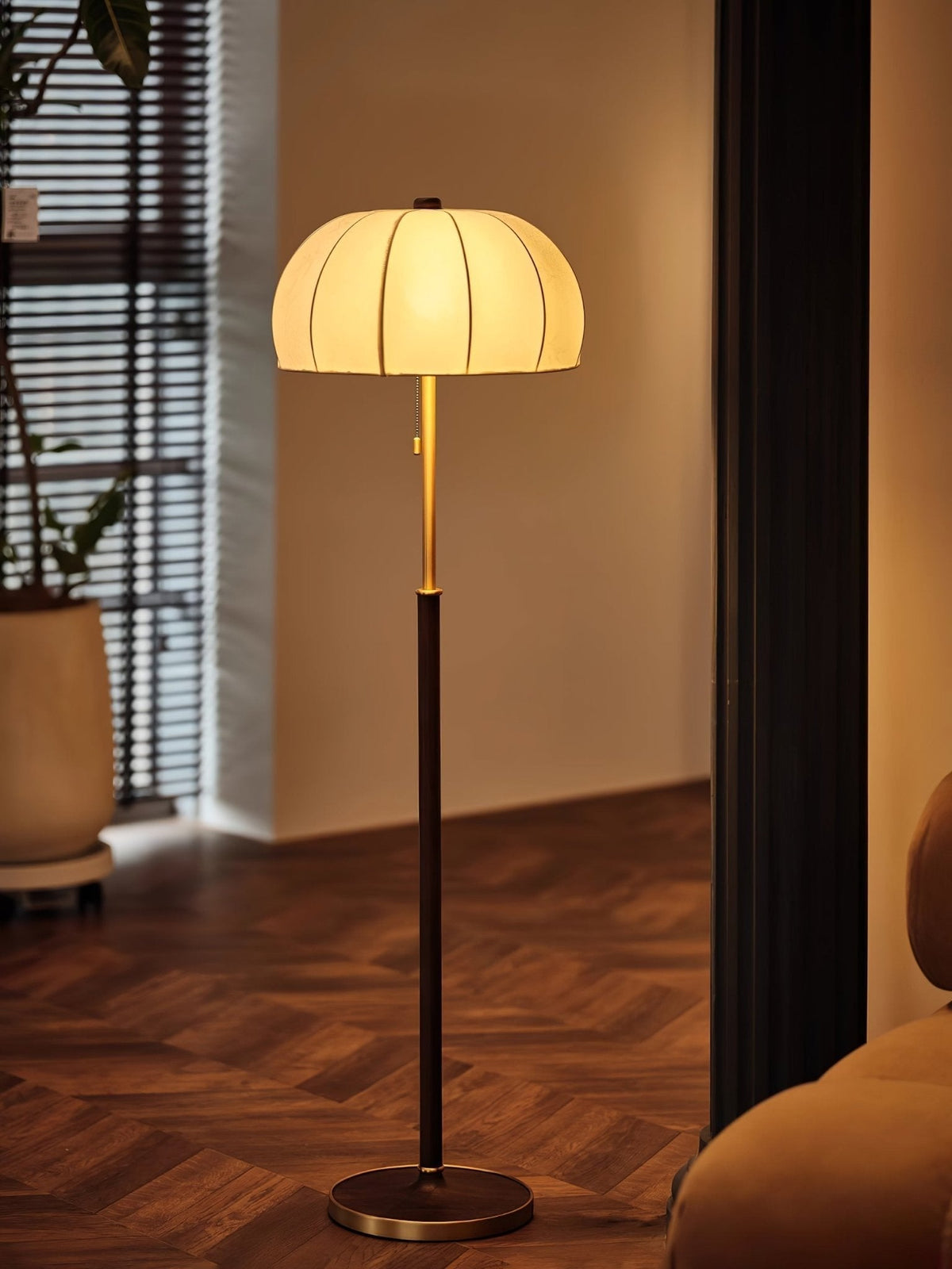 Cularo vloerlamp van stof en hout
