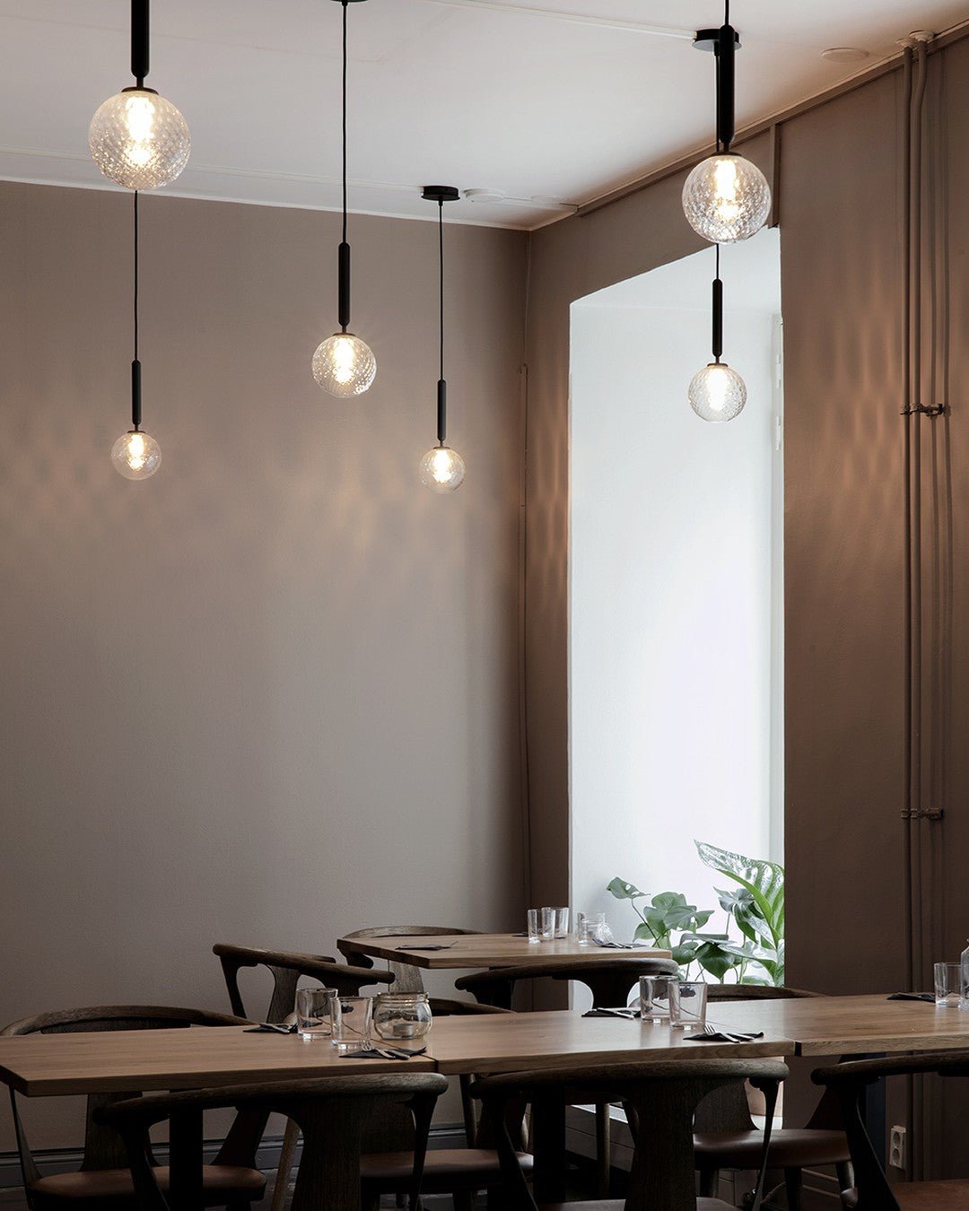 Azorila Moderne Minimalistische hanglamp van messing met glas