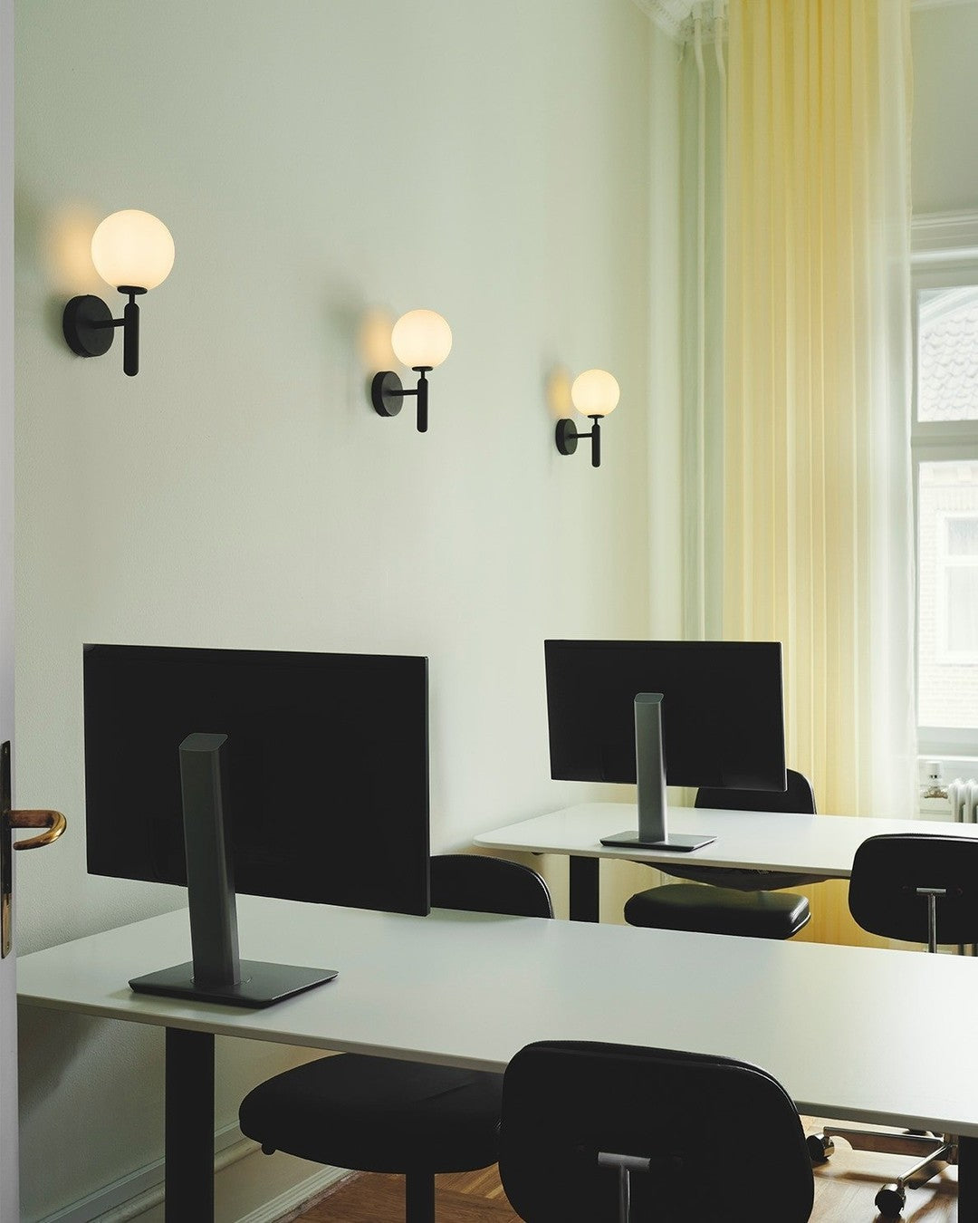 Ilirila Moderne minimalistische wandlamp van messing met glas