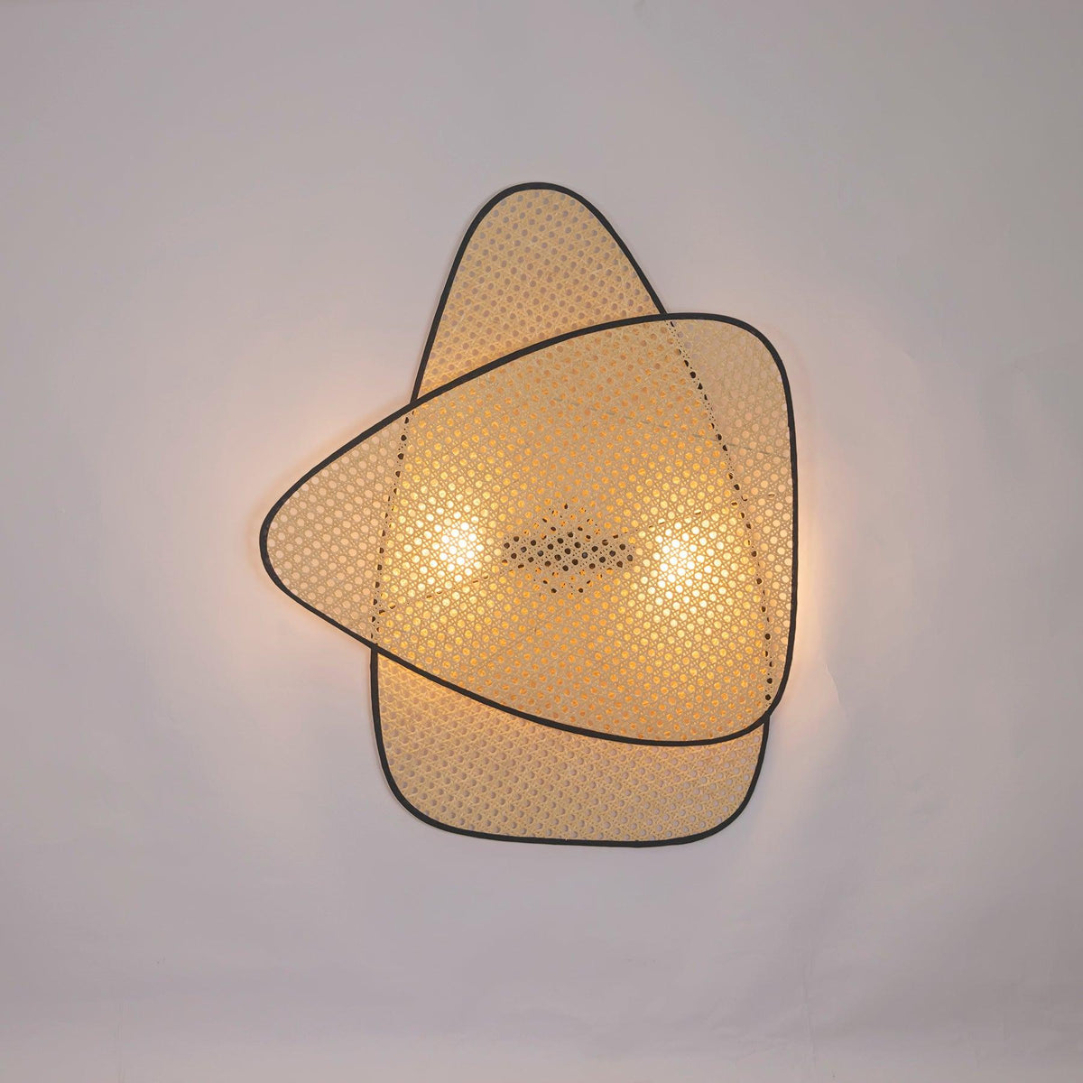 Caneira wandlamp met natuurlijke bamboe-ontwerp in cannage-stijl