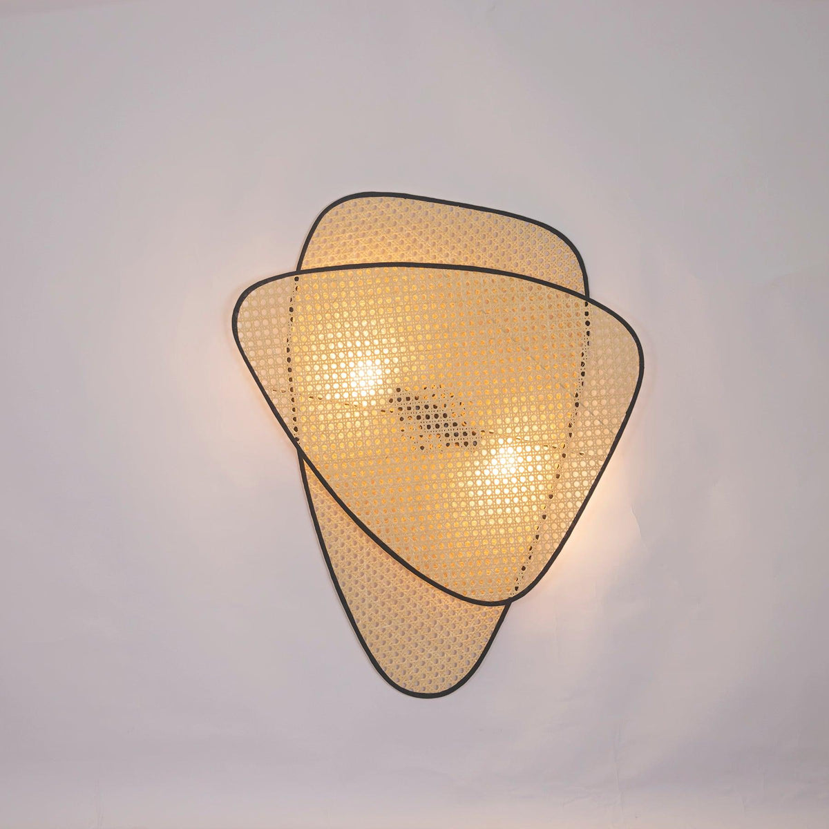 Caneira wandlamp met natuurlijke bamboe-ontwerp in cannage-stijl