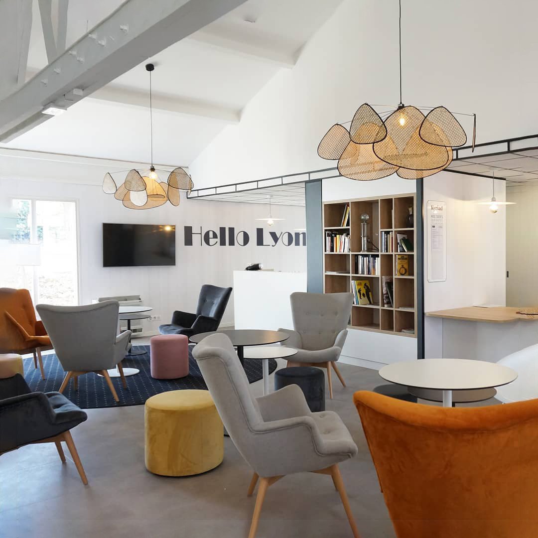 Ariinora hanglamp met rotan en swag industriële stijl