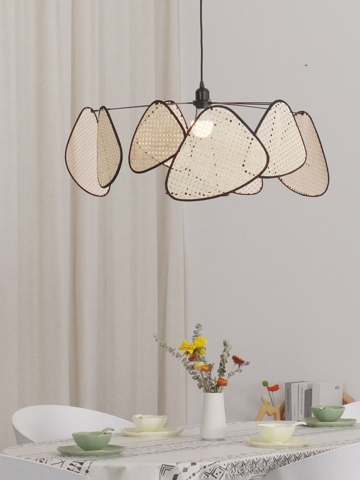 Ariinora hanglamp met rotan en swag industriële stijl