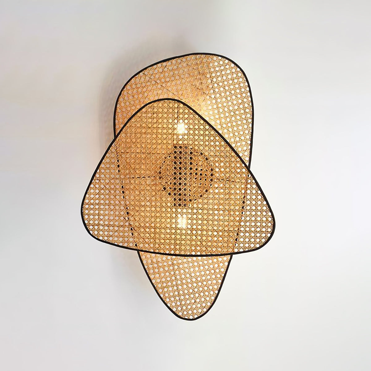 Caneira wandlamp met natuurlijke bamboe-ontwerp in cannage-stijl