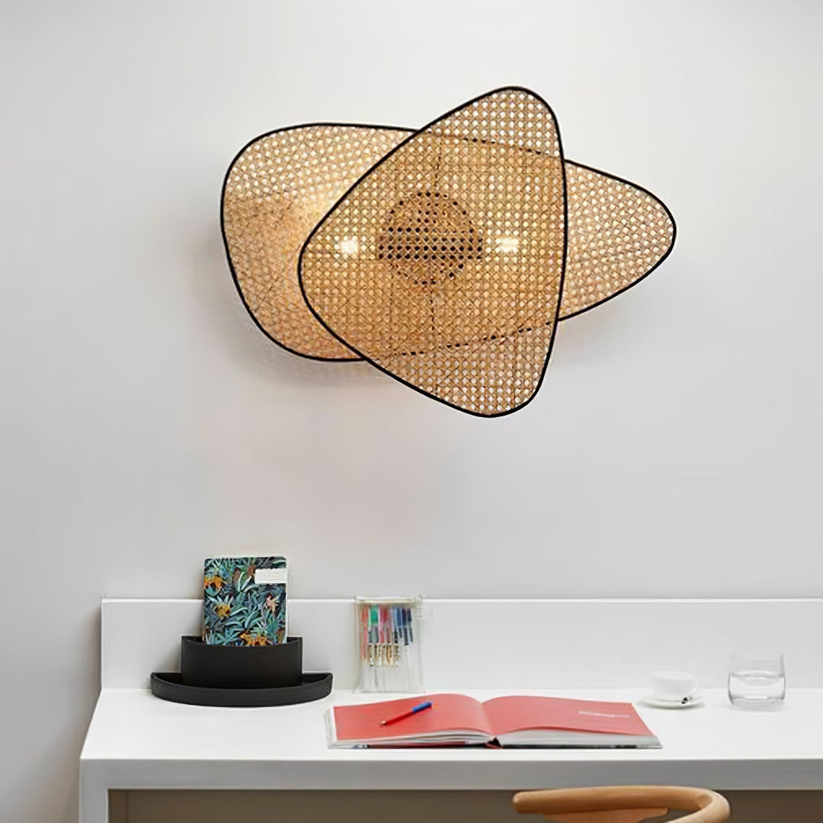 Caneira wandlamp met natuurlijke bamboe-ontwerp in cannage-stijl