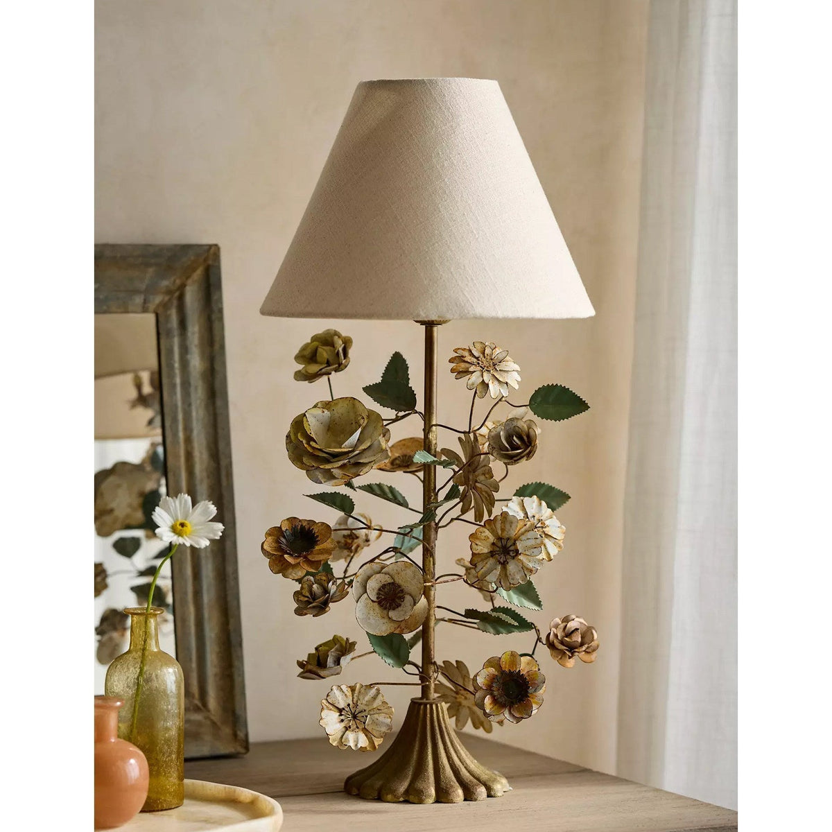 Sculpted Metal Floral tafellamp