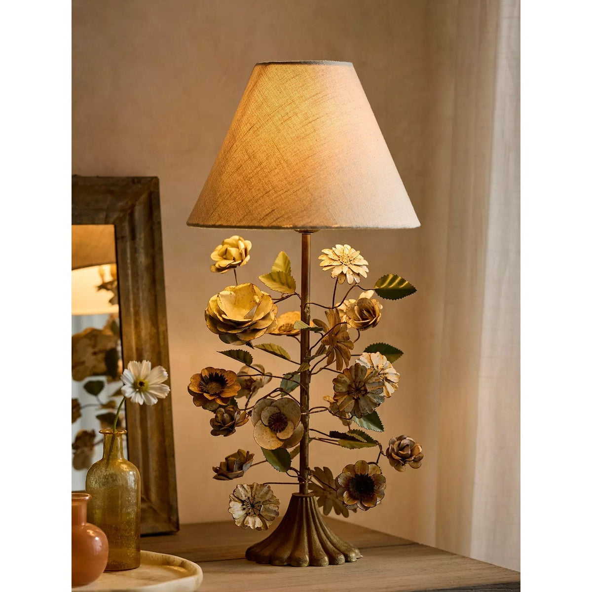 Sculpted Metal Floral tafellamp