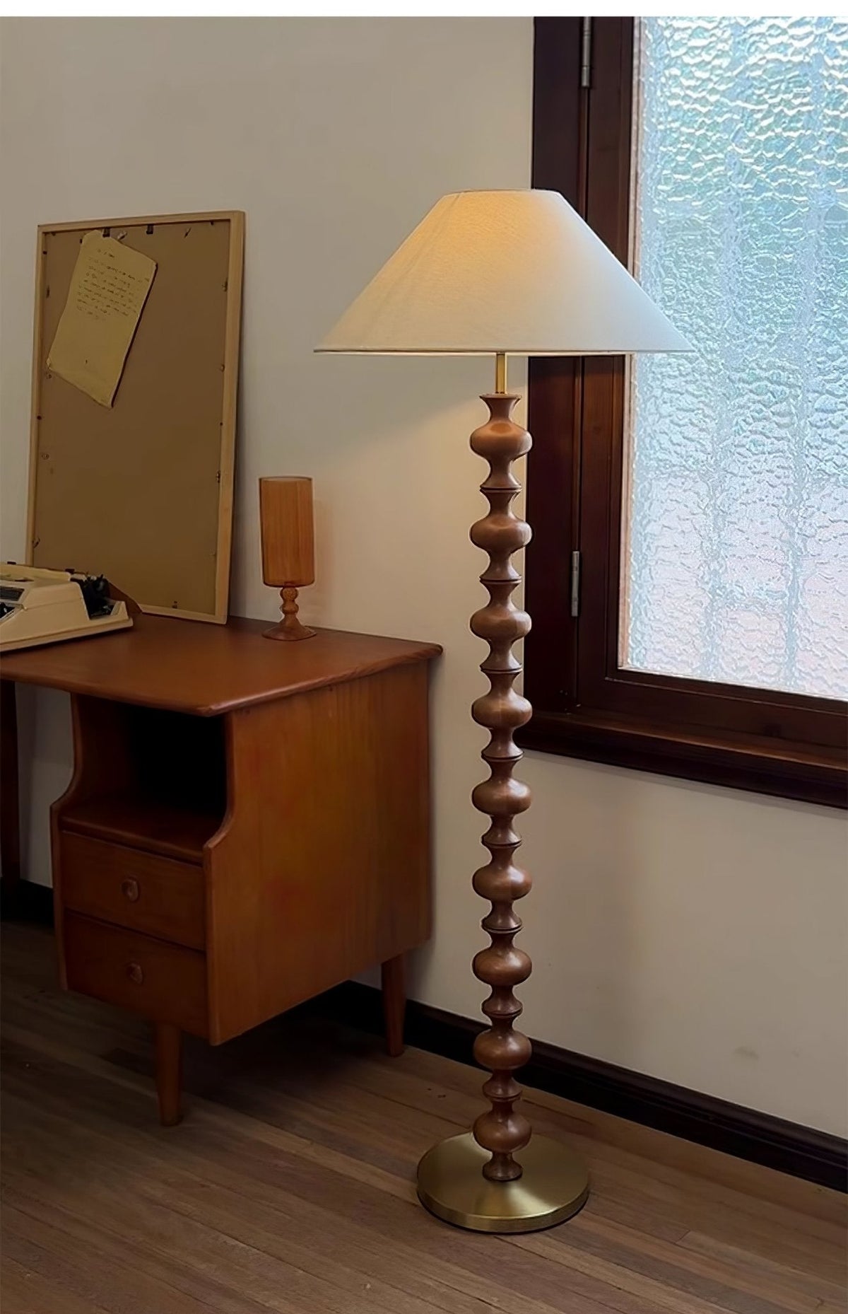 Sylirora vloerlamp van walnoothout en beige stof