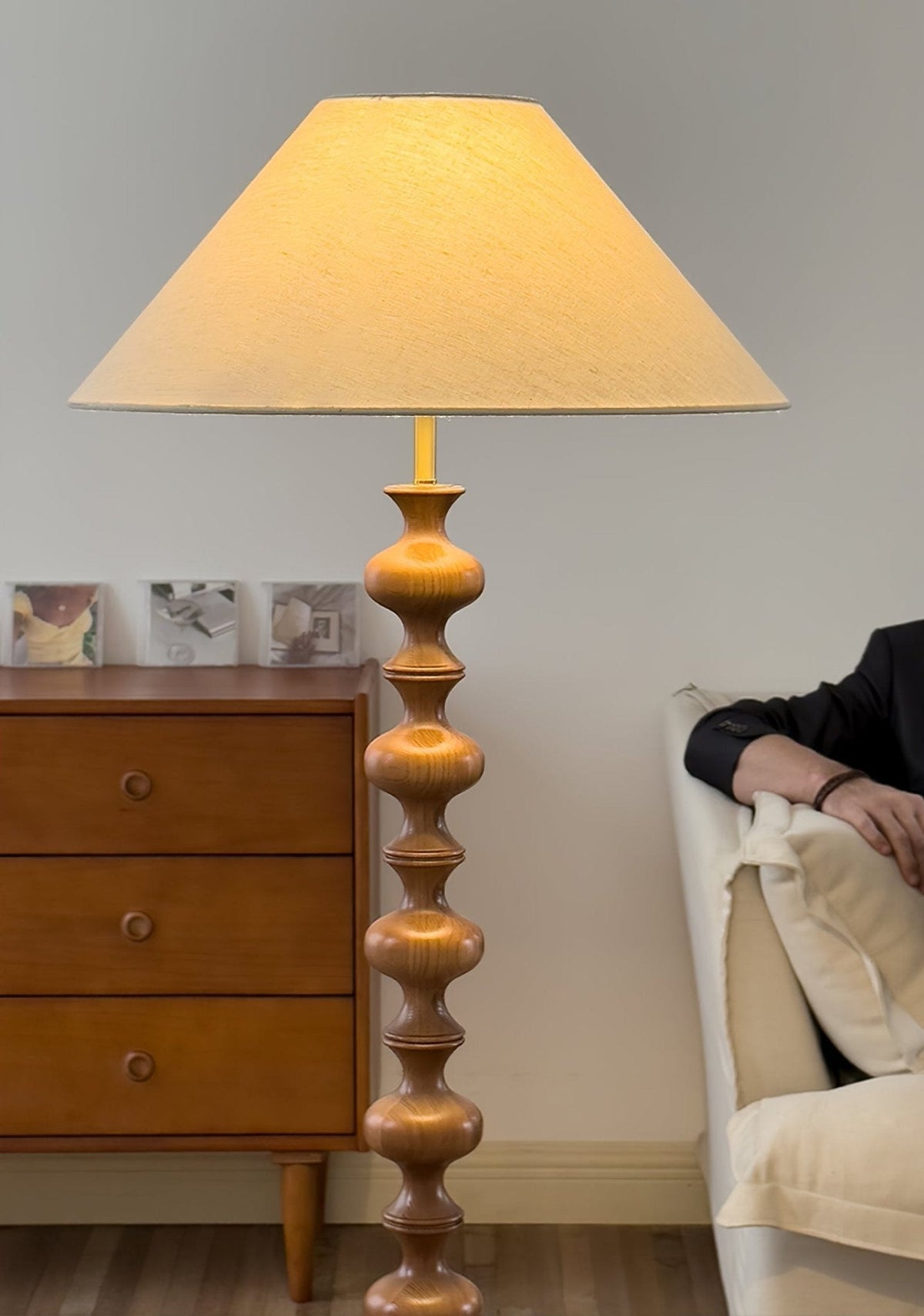 Sylirora vloerlamp van walnoothout en beige stof