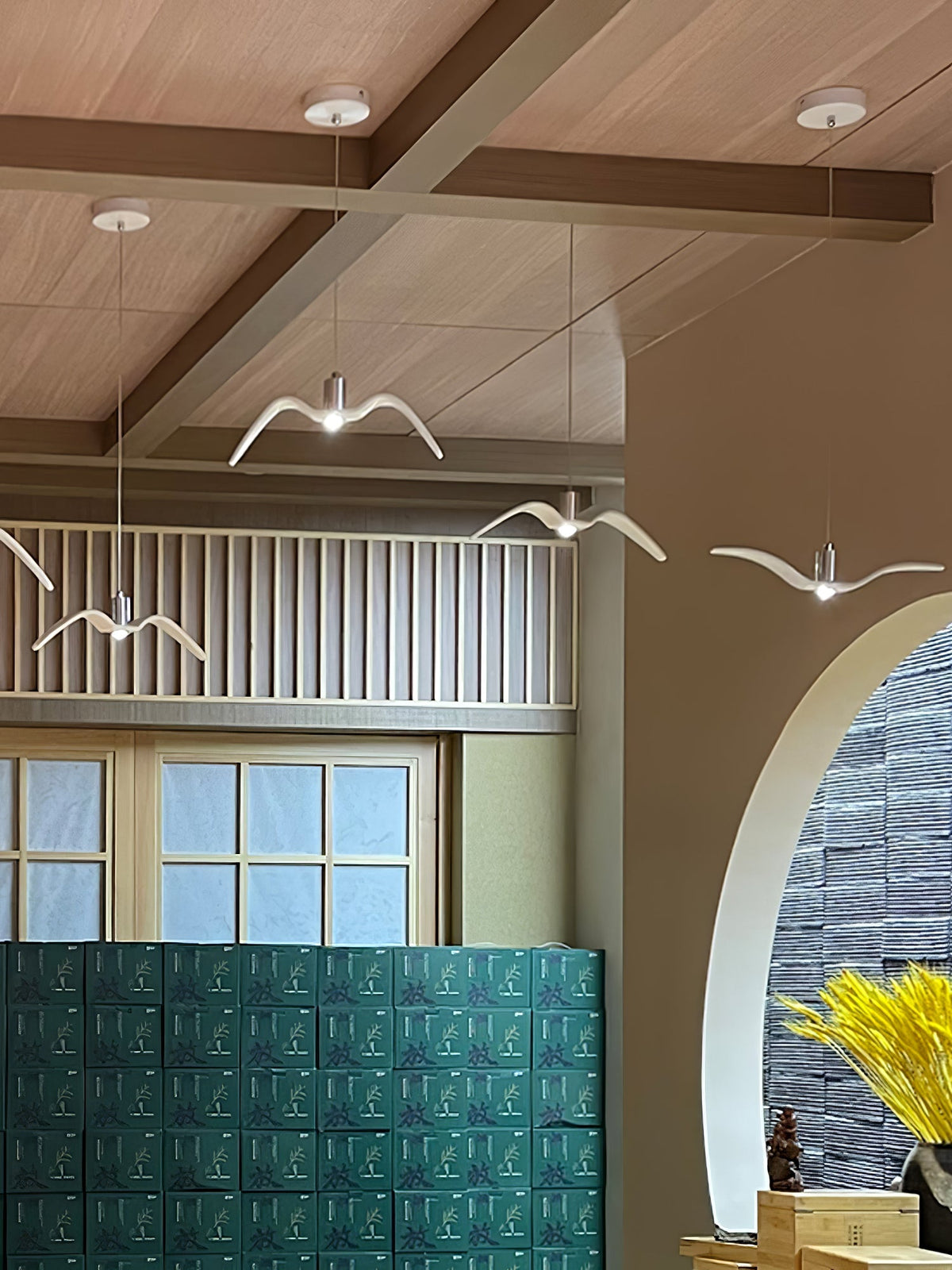 Ivoren hanglamp met vleugels voor woonkamer