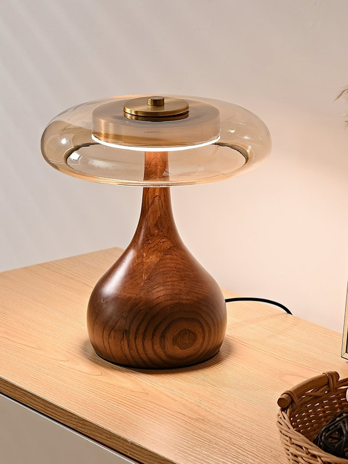 Bux Moderne tafellamp van walnoothout