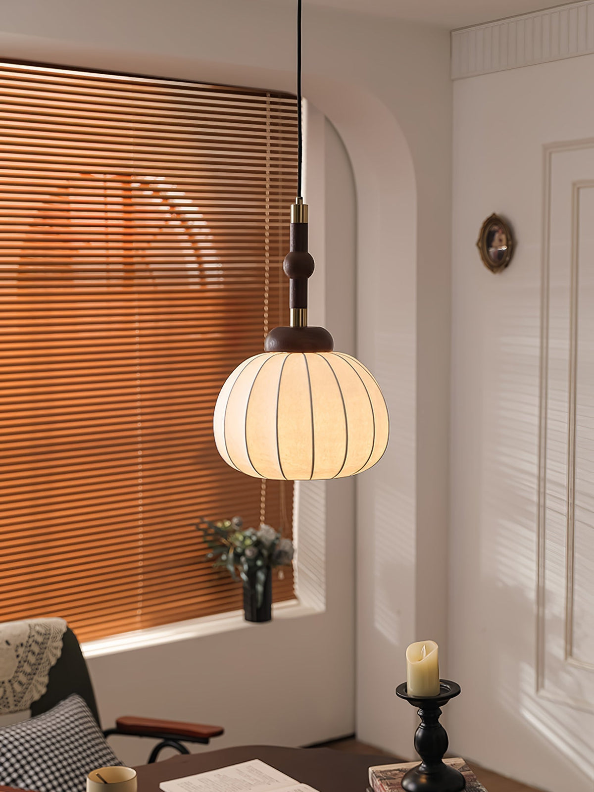 Livenor hanglamp van zijde en hout in Scandinavische stijl