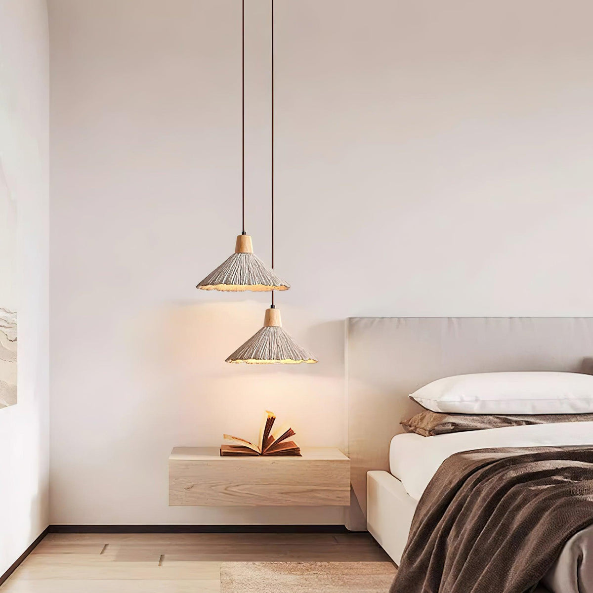 Hanglamp met houten bovenkant en getextureerde cementkap in grijs, Japandi-stijl