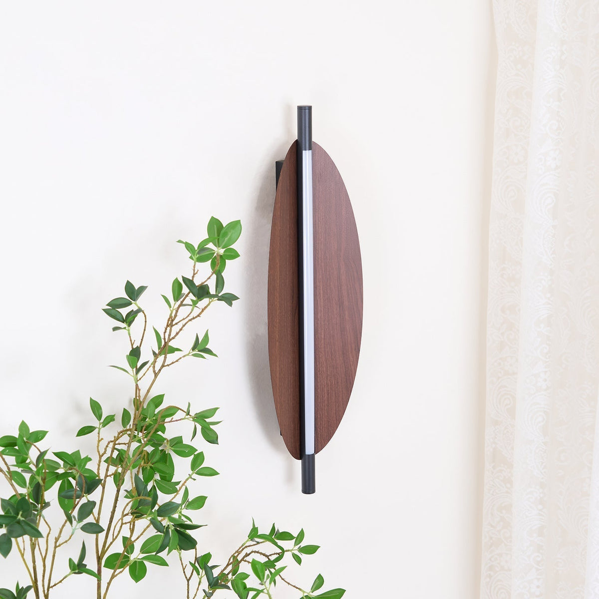 Orsoriel moderne minimalistische strakke wandlamp met walnoothout afwerking