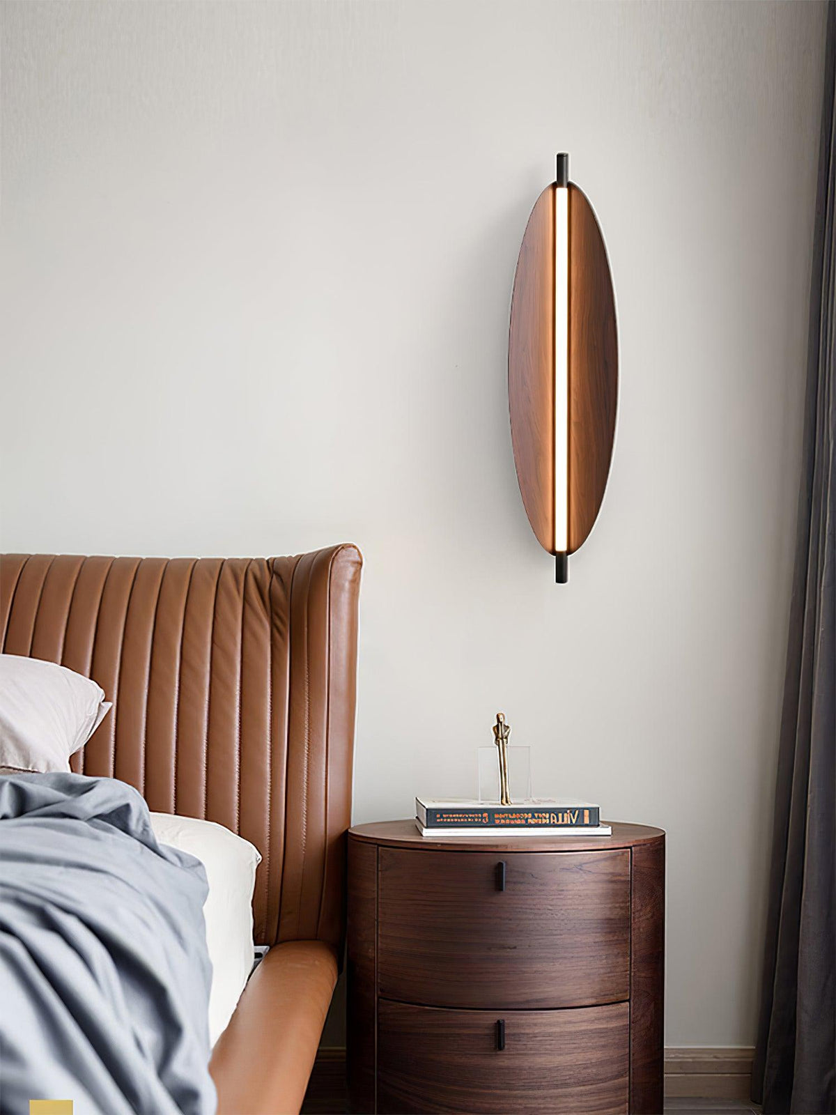 Orsoriel moderne minimalistische strakke wandlamp met walnoothout afwerking