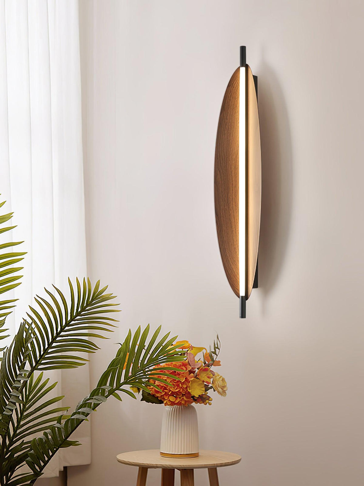Orsoriel moderne minimalistische strakke wandlamp met walnoothout afwerking