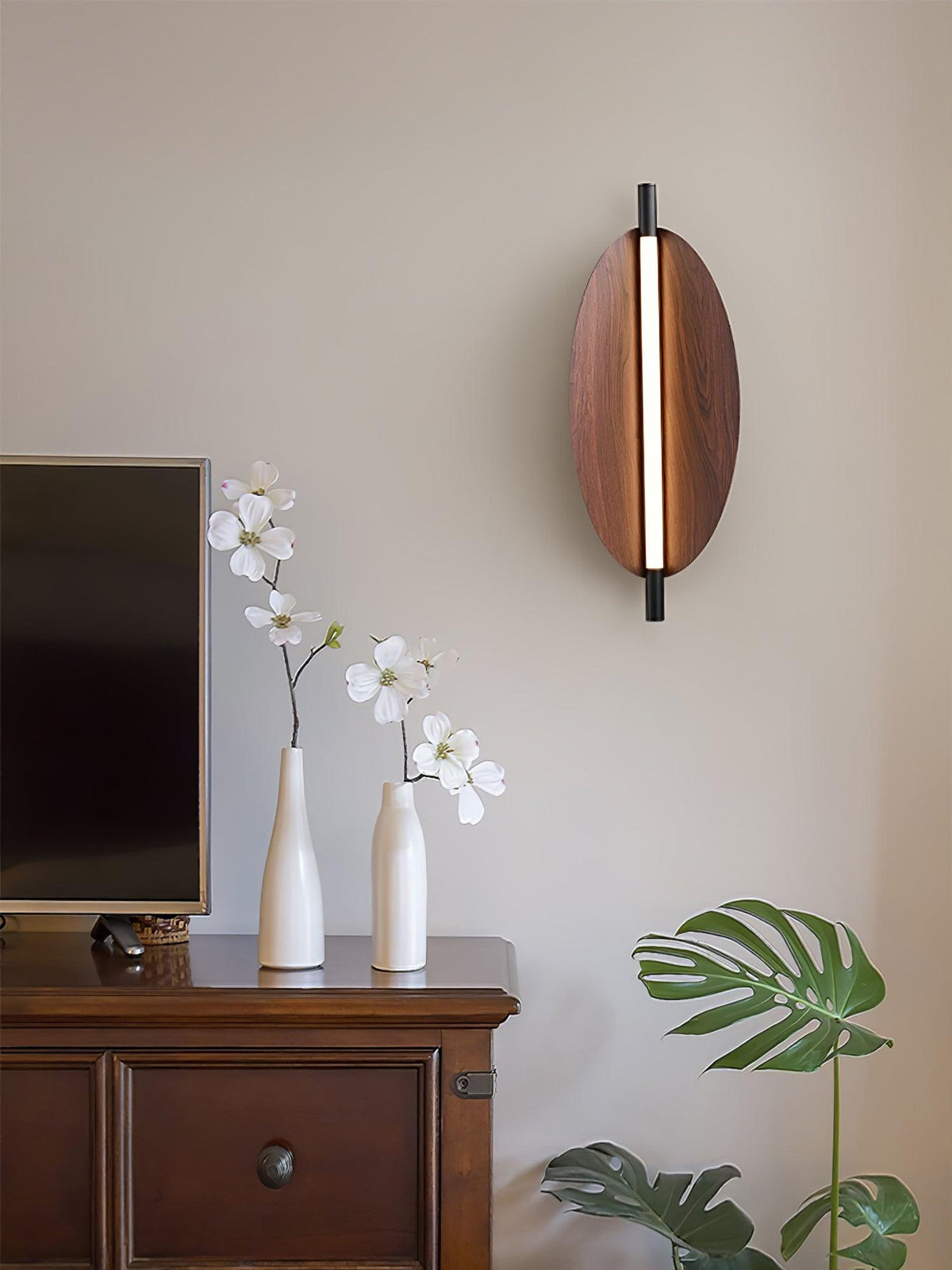 Orsoriel moderne minimalistische strakke wandlamp met walnoothout afwerking