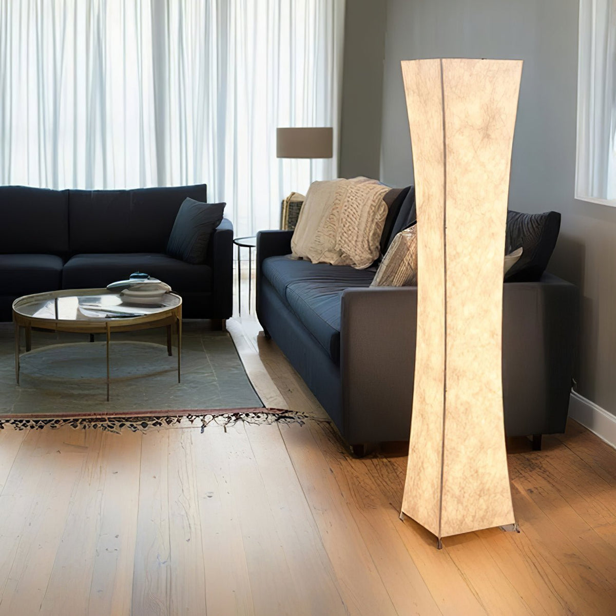 Ethereal vloerlamp met smalle taille