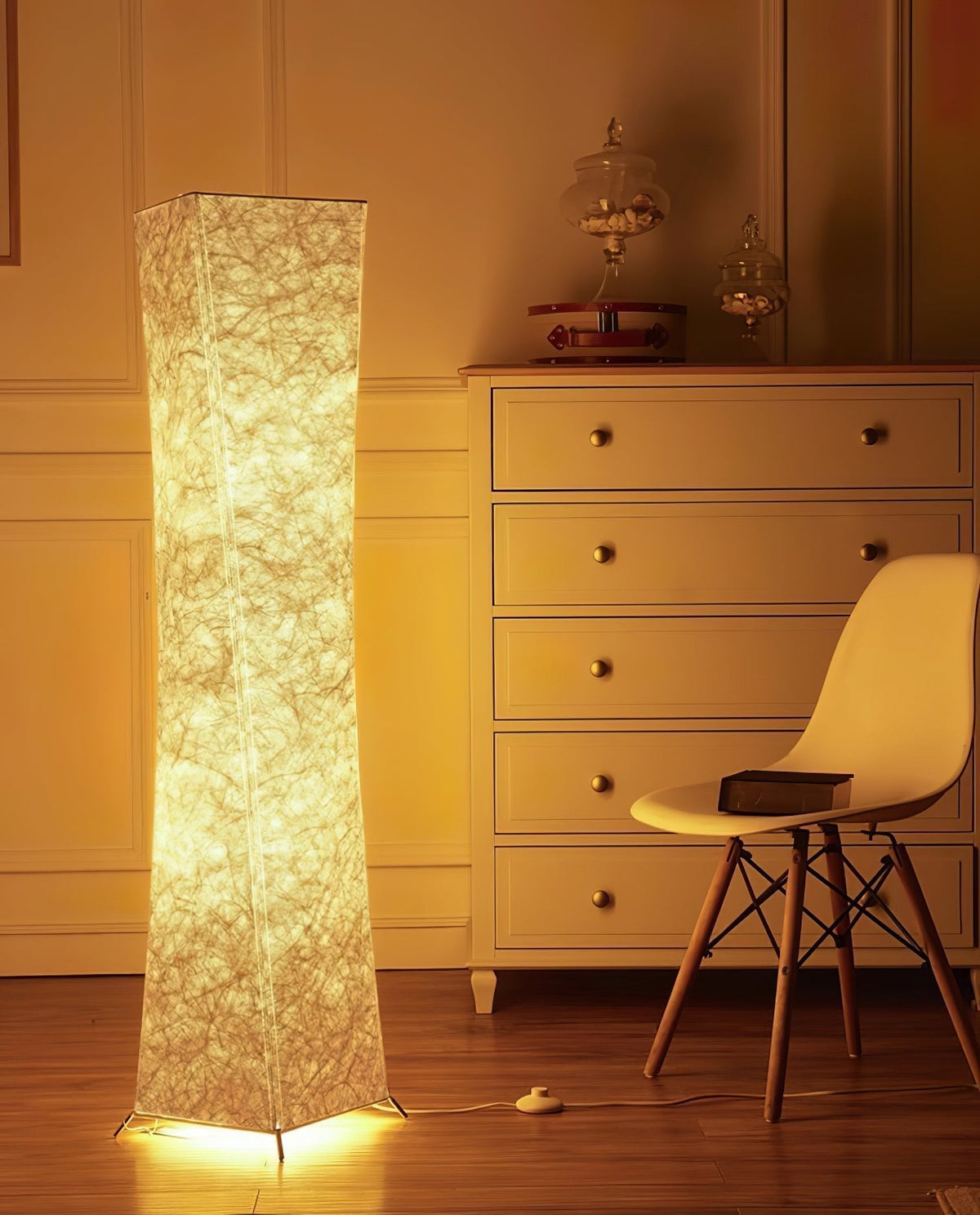 Ethereal vloerlamp met smalle taille