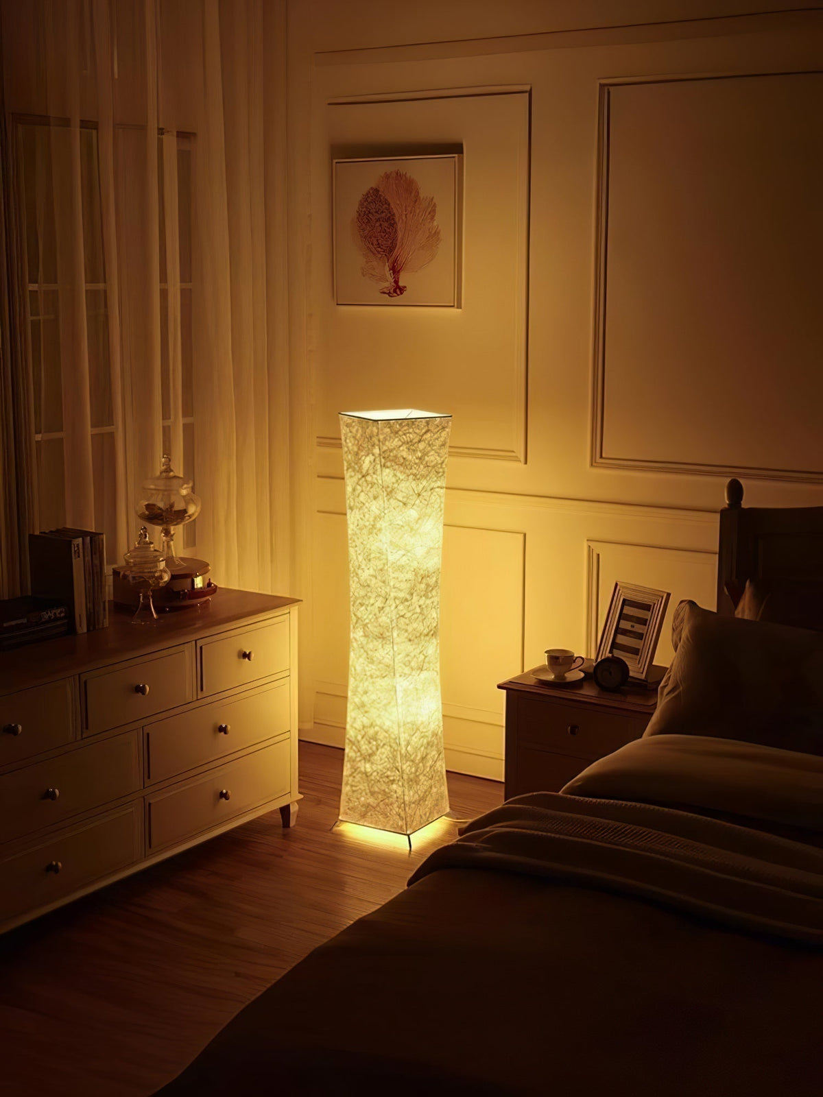 Ethereal vloerlamp met smalle taille