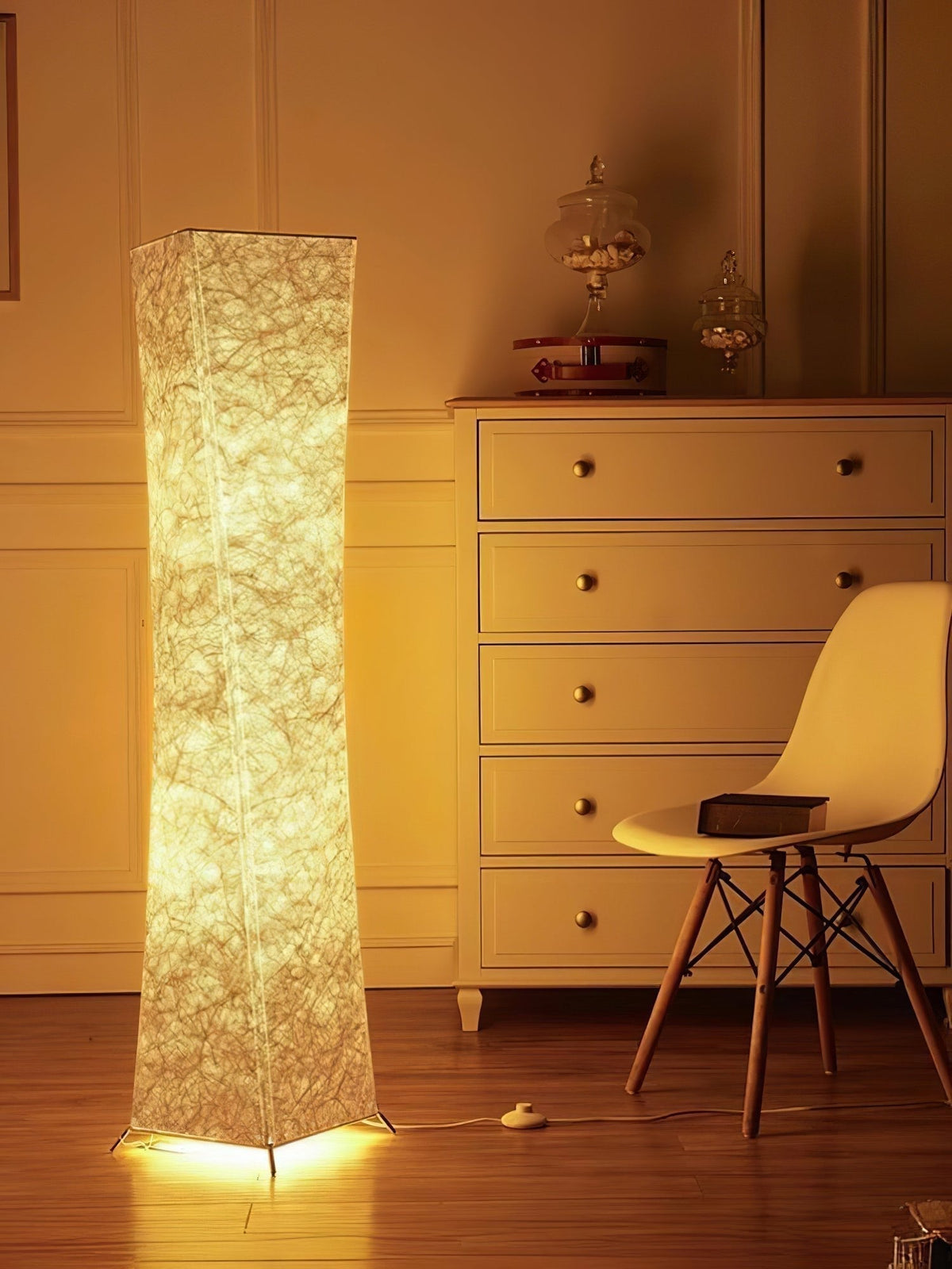 Ethereal vloerlamp met smalle taille