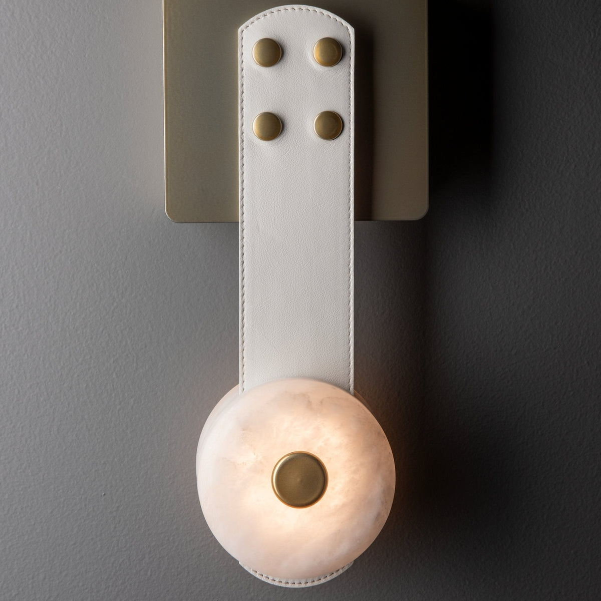 Eirerora wandlamp in albast