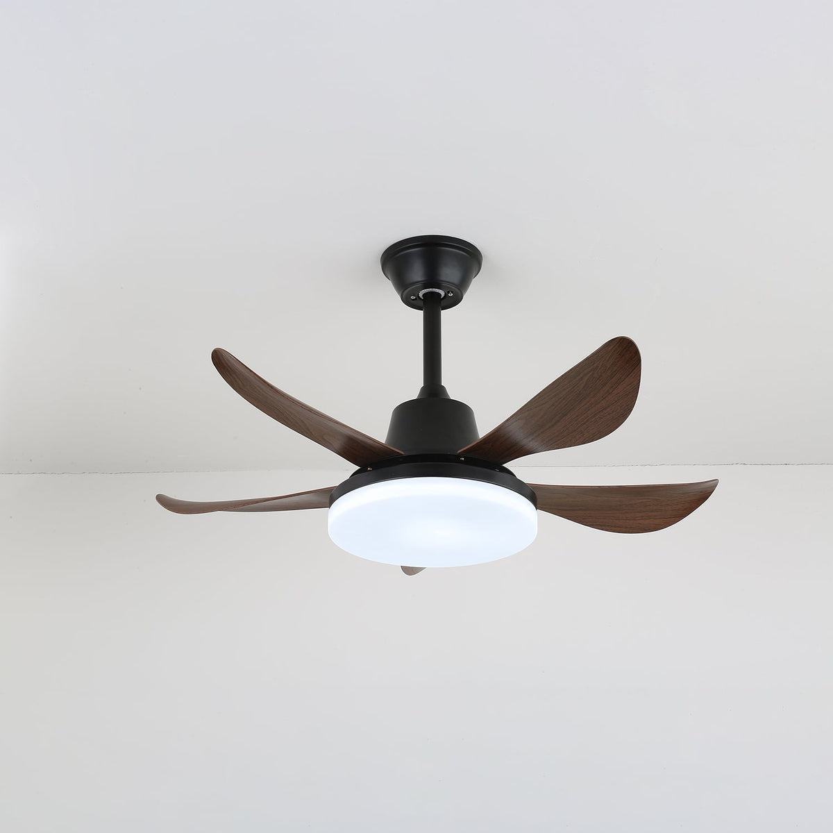 Callen Moderne plafondventilator met verlichting van walnoothout
