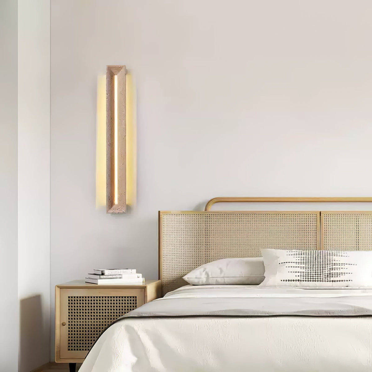 Dfi Minimalistische wandlamp van geel travertin