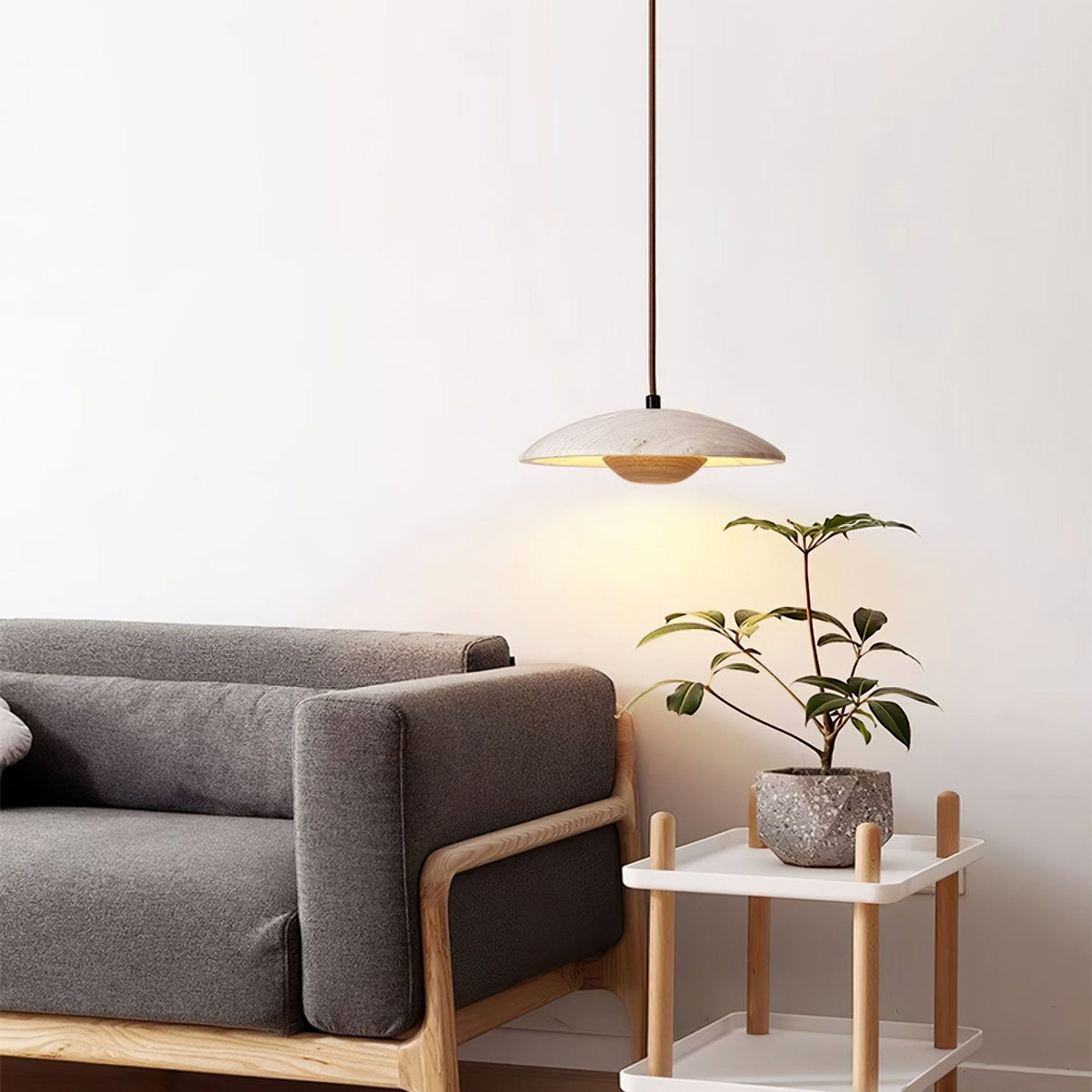 Bax hanglamp met brede rand in geel travertin