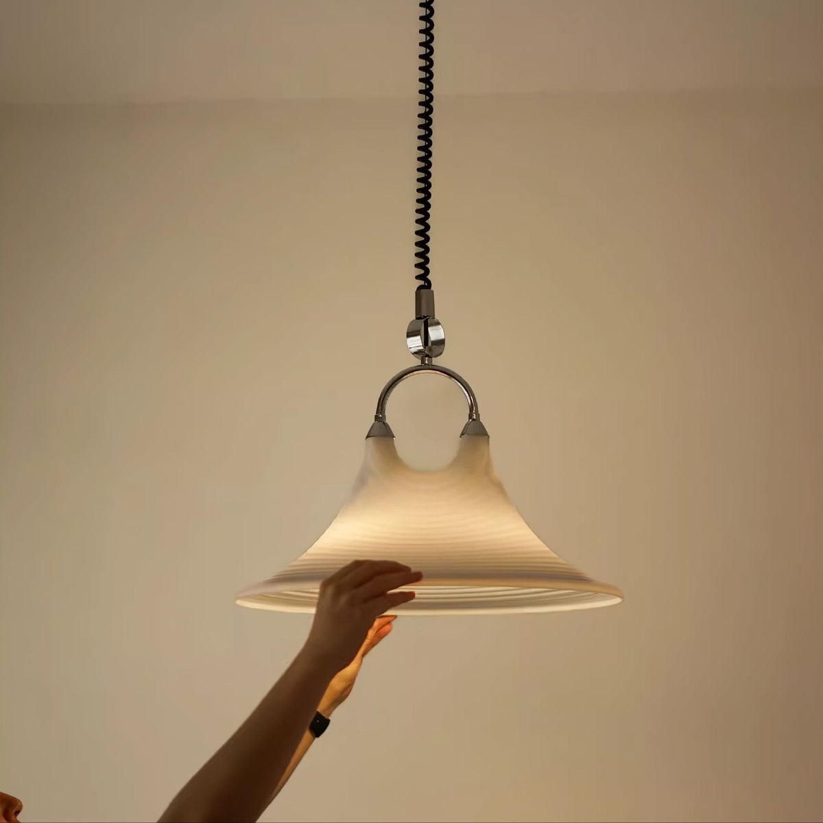 Aurmiros moderne hanglamp met minimalistisch draaiend glasontwerp