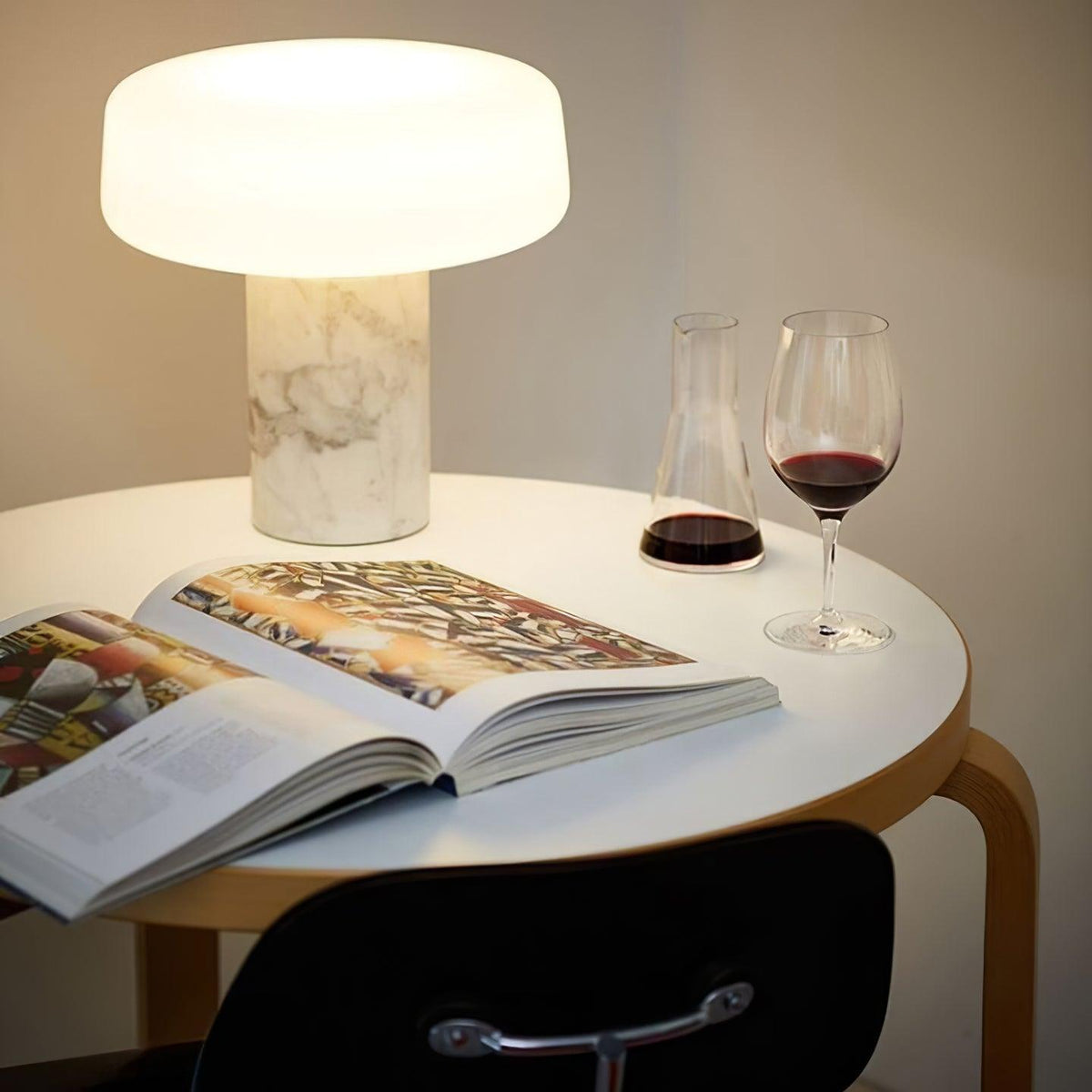 Erinilil tafellamp met marmeren voet