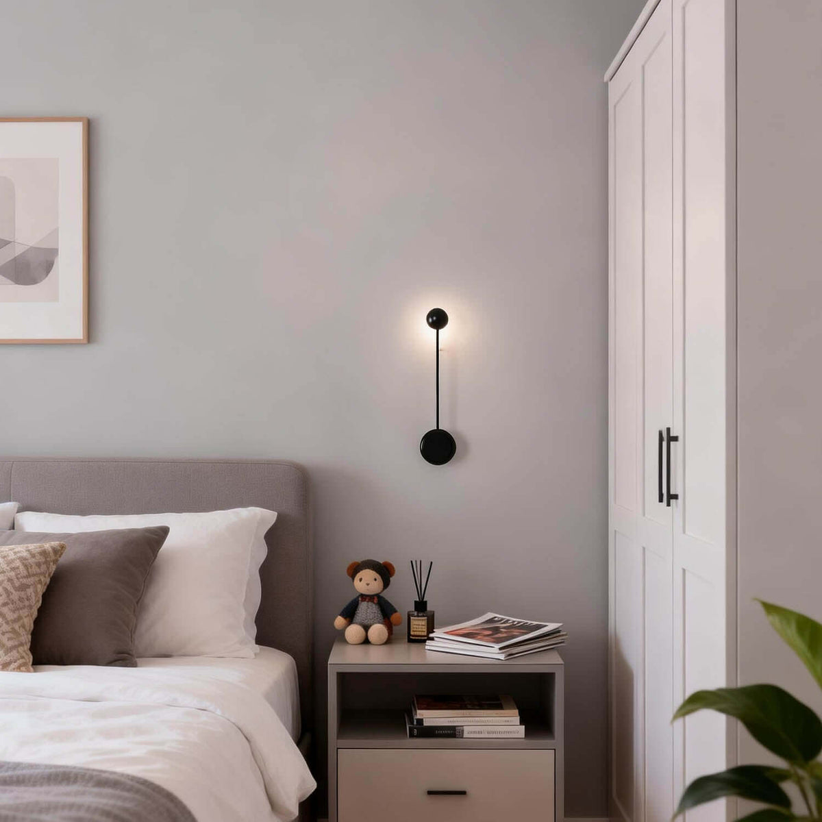 Sphere-on-Stem LED wandlamp
