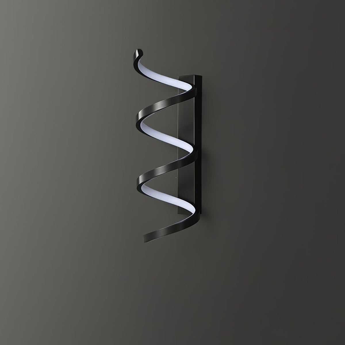 Asilion wandlamp met spiraal in Noordse kunststijl