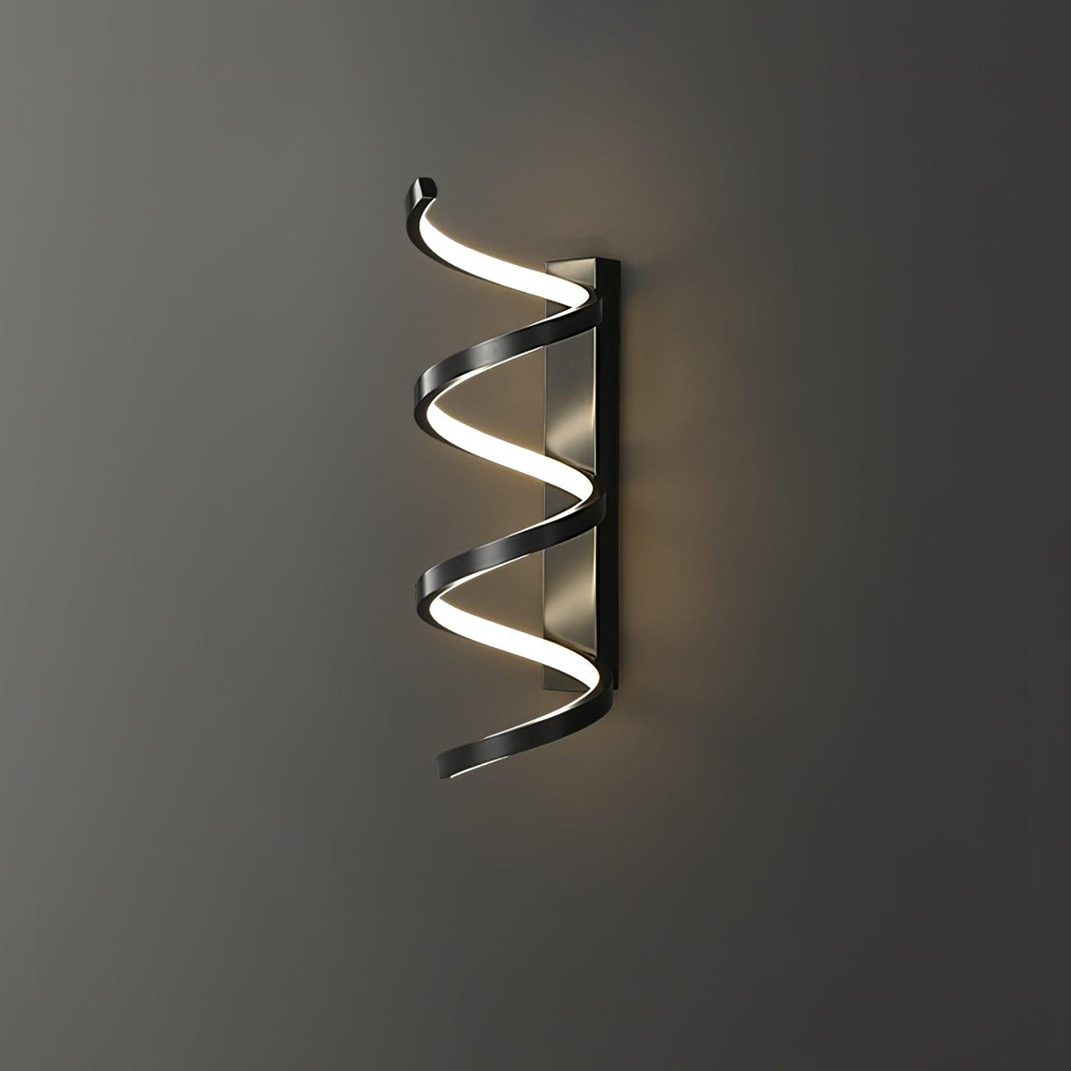 Asilion wandlamp met spiraal in Noordse kunststijl