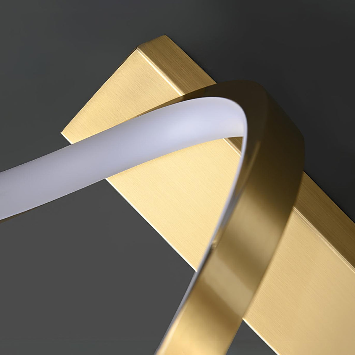 Asilion wandlamp met spiraal in Noordse kunststijl