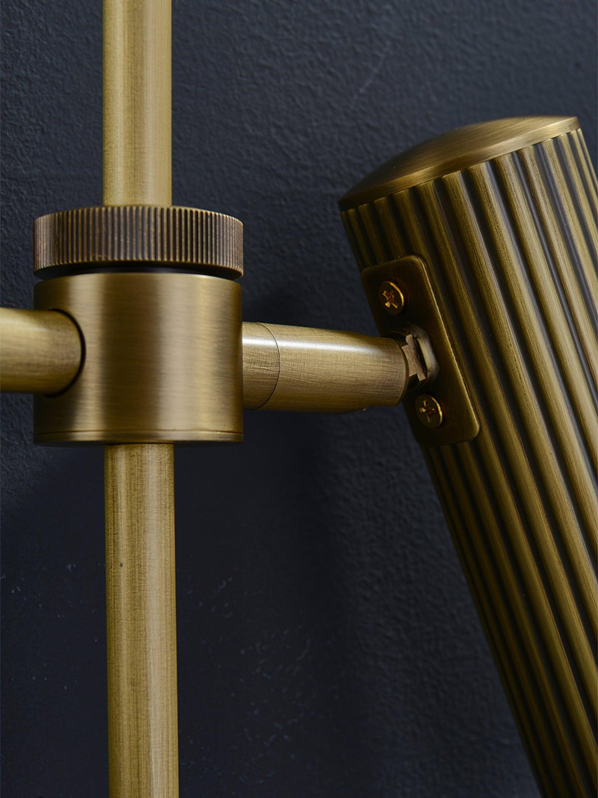 Kirixel wandlamp in messing