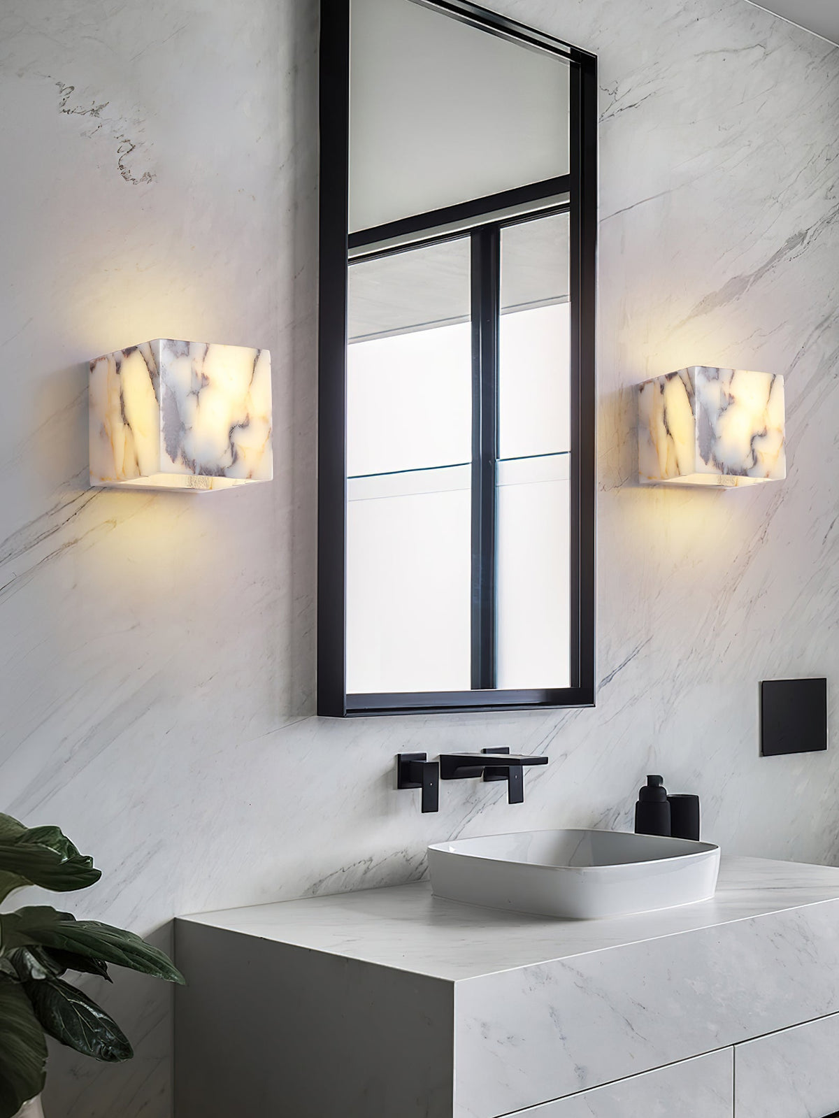 Neranina wandlamp in marmer