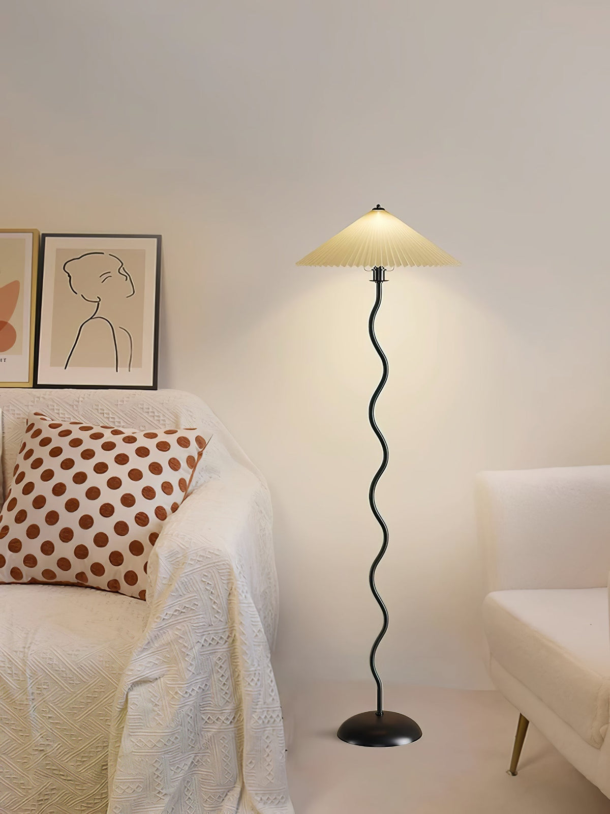 Lioraven vloerlamp van textiel in minimalistisch ontwerp