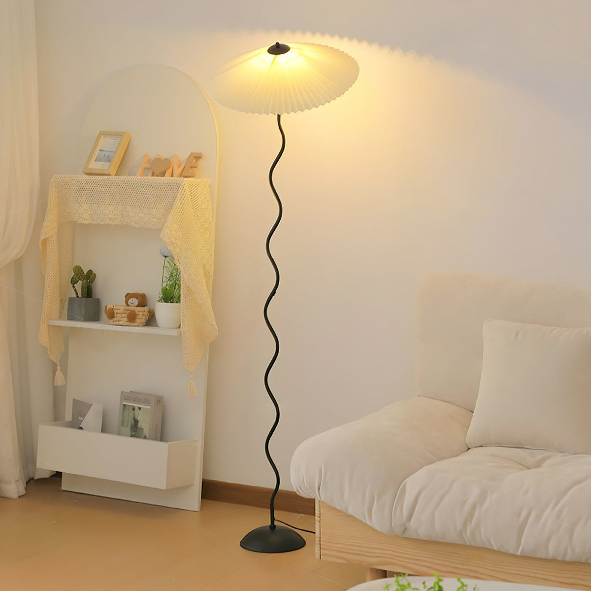 Lioraven vloerlamp van textiel in minimalistisch ontwerp