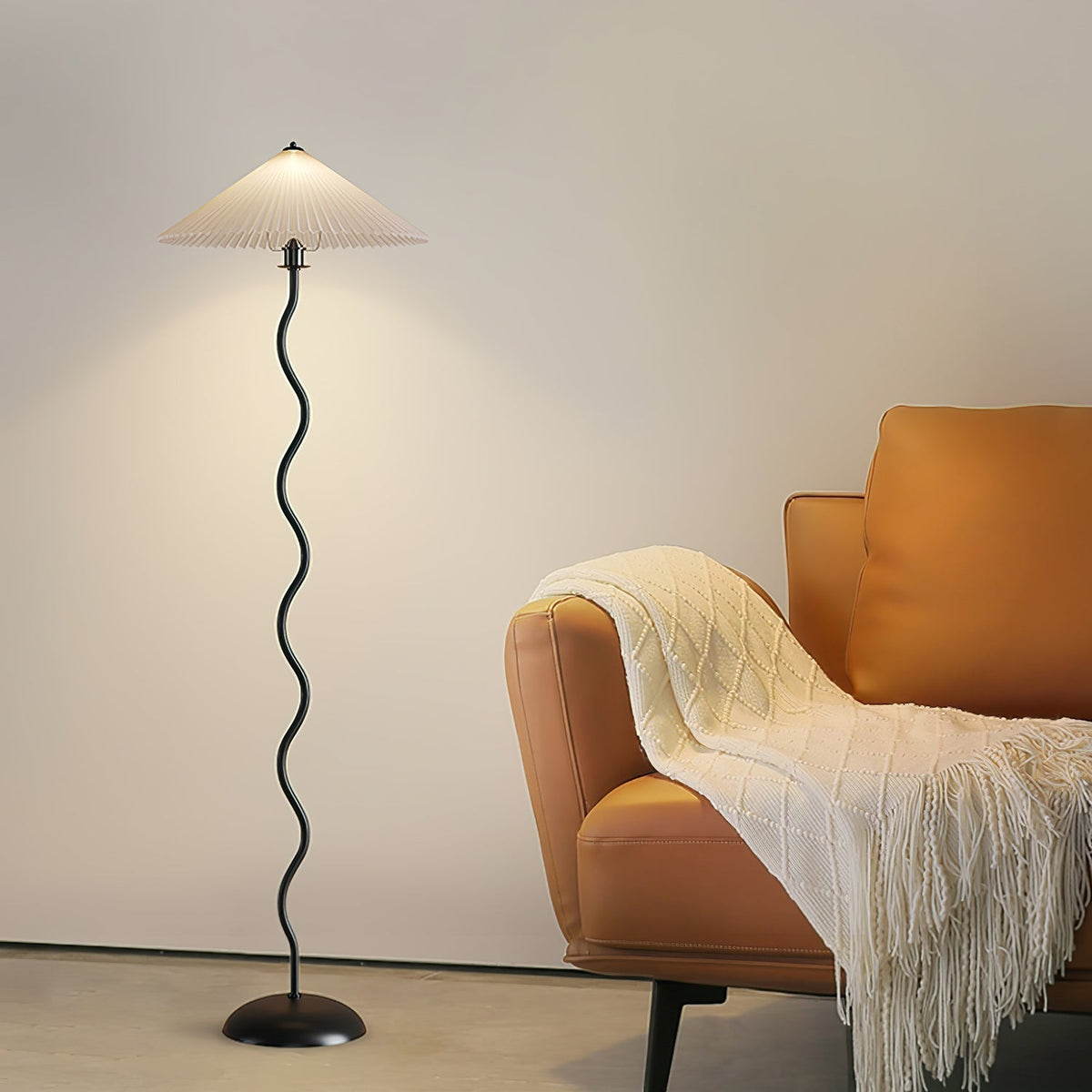 Lioraven vloerlamp van textiel in minimalistisch ontwerp