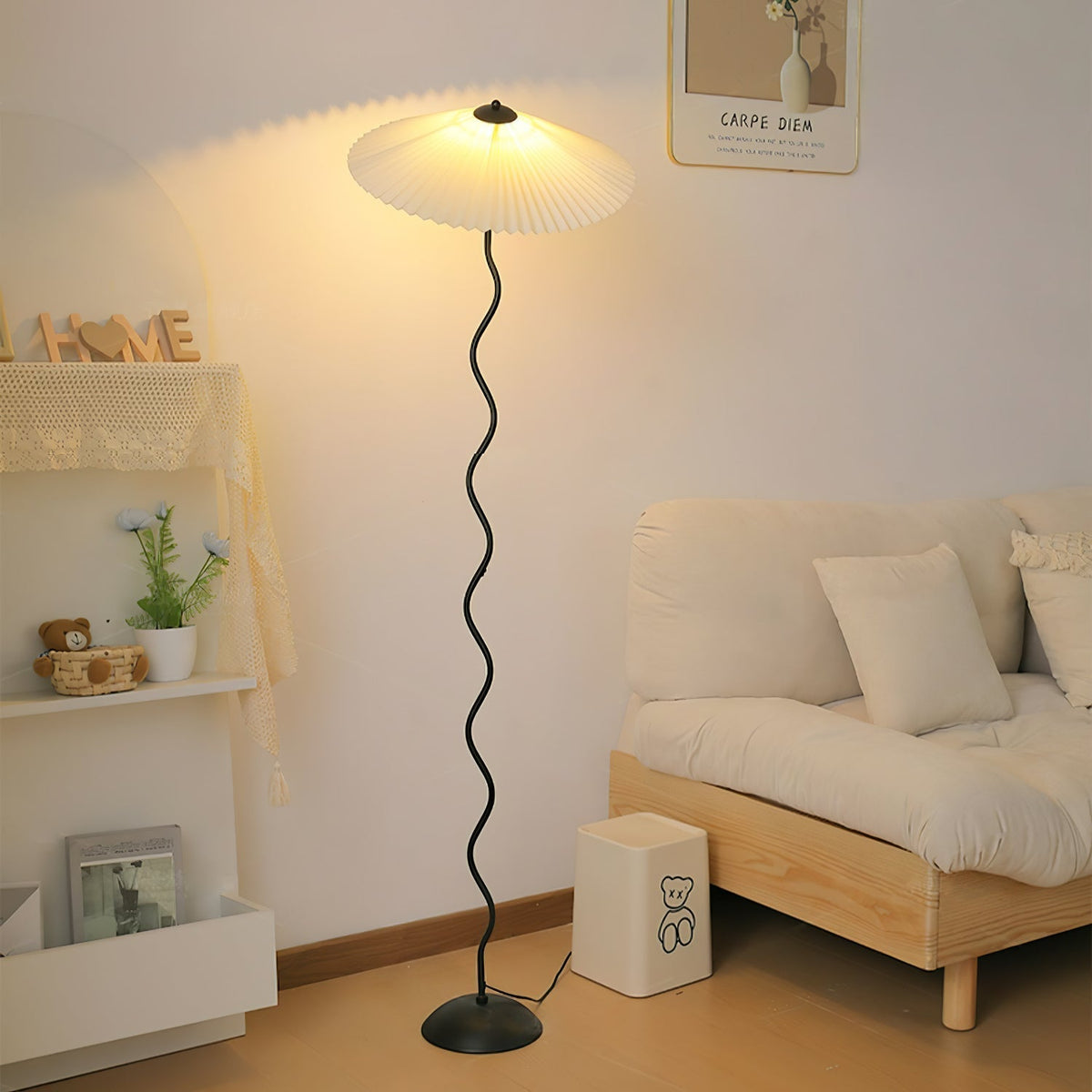 Lioraven vloerlamp van textiel in minimalistisch ontwerp