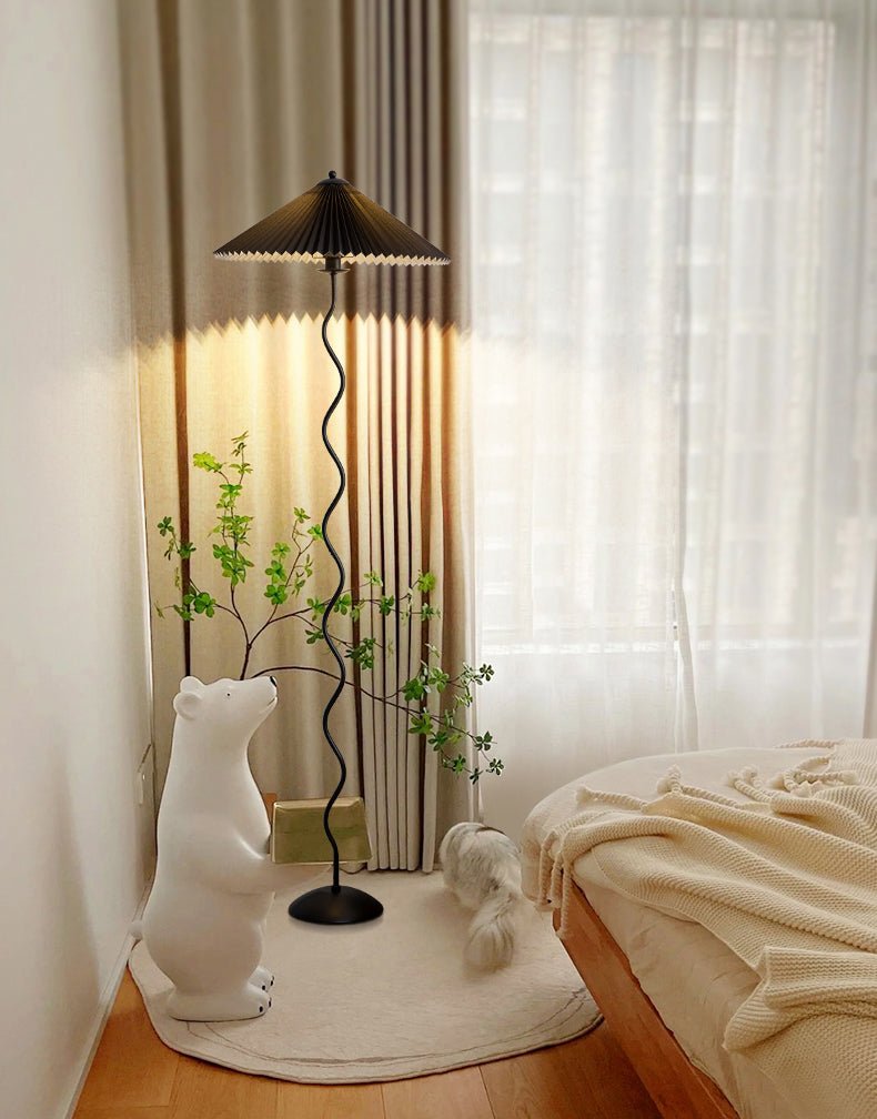 Lioraven vloerlamp van textiel in minimalistisch ontwerp