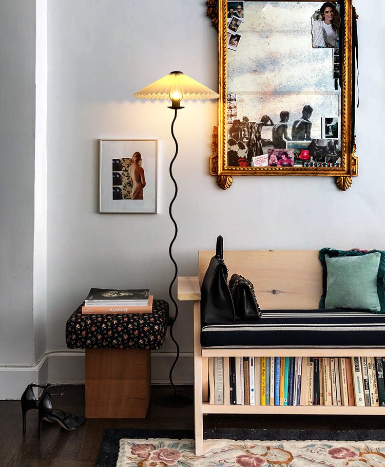 Lioraven vloerlamp van textiel in minimalistisch ontwerp