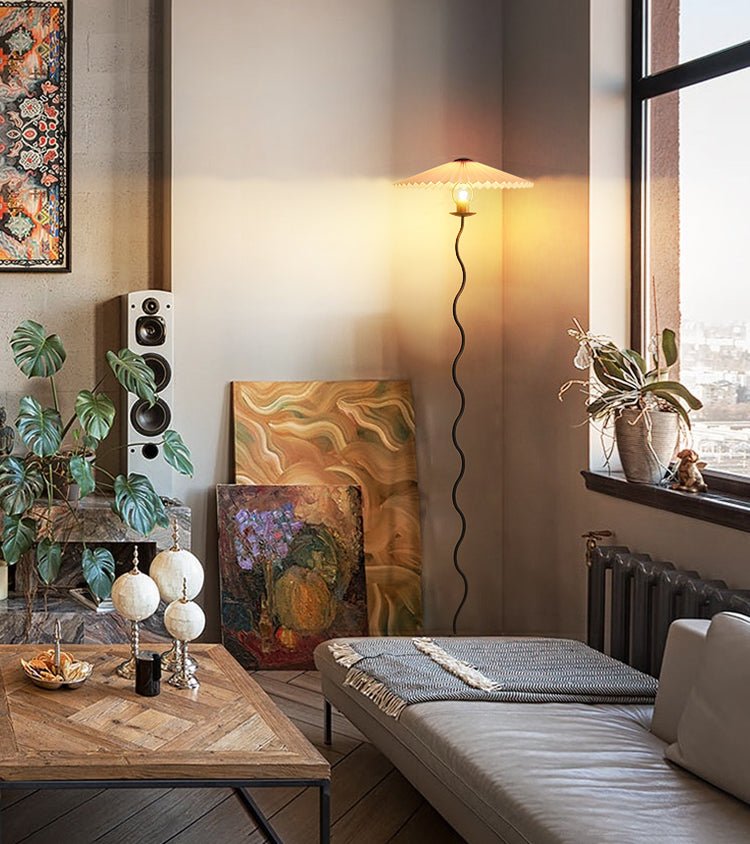 Lioraven vloerlamp van textiel in minimalistisch ontwerp